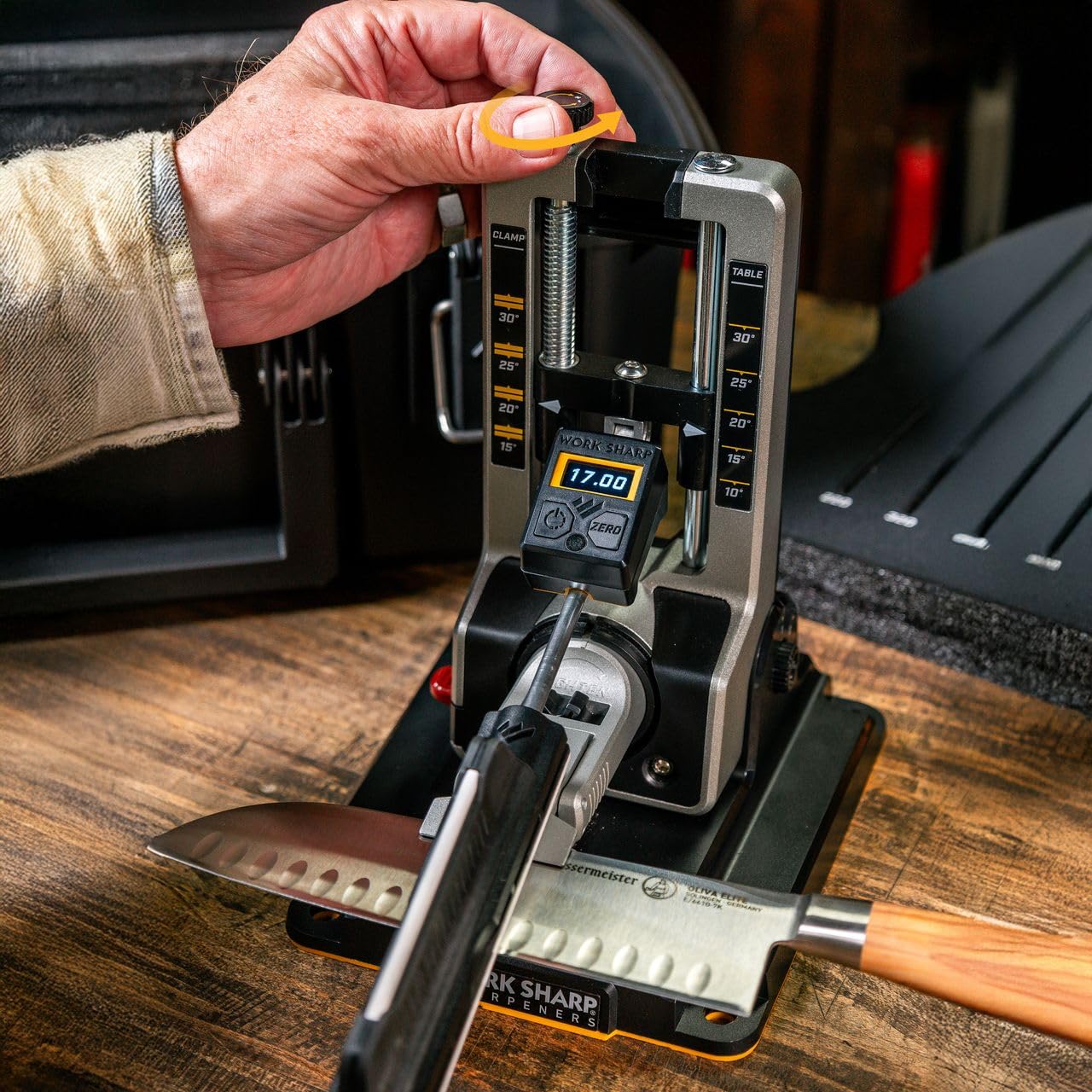 WORK SHARP® Professional Precision Adjust Elite Knife Sharpener - Profi Schärf-System - Messer-Schleifer Set mit digitaler Winkel-Einstellung & -Führung - Messer-Schärfer mit 10 Platten im Koffer