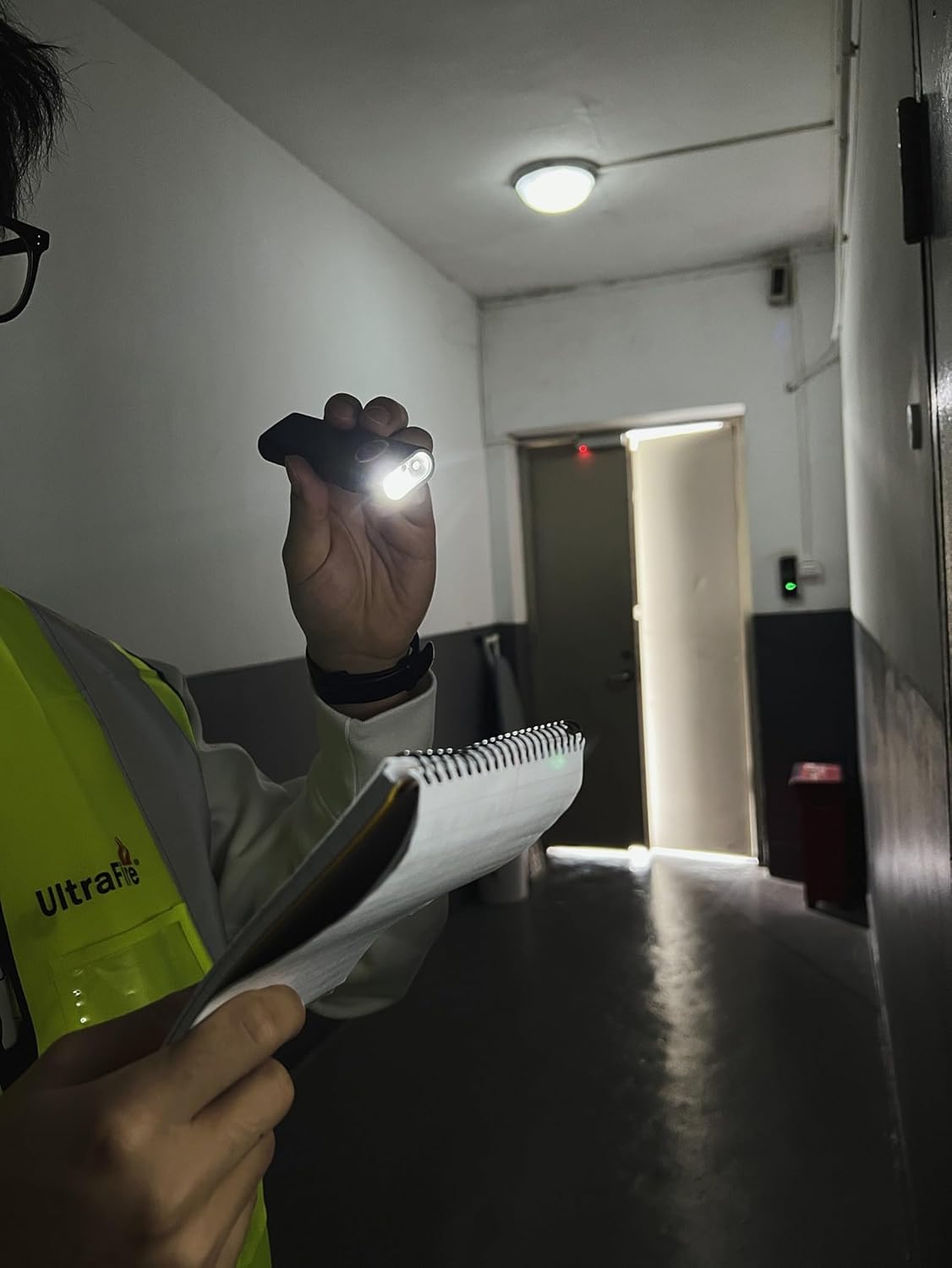 ULTRAFIRE Flat EDC Flashlight with White Light, UV and Red Beam, 1200 Lumens Rechargeable Triple Light Flashlight, Magnetic Compact Pocket EDC Light for Outdoors, Work, Emergency S3