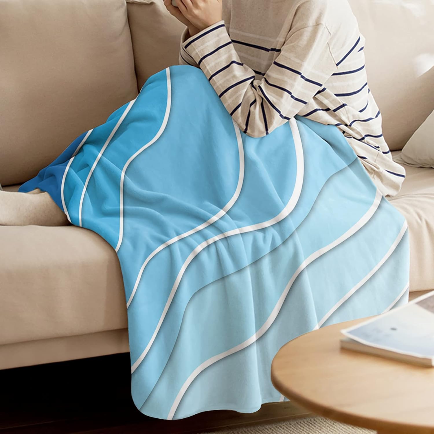 Winter Blanket Light Blue Modern Geometric Throw Blanket Ombre Blue Abstract Beach Wave Super Soft Fleece Blanket for Bed Couch Car Lightweight Blankets Warm Cozy for All Season 40" x 50"