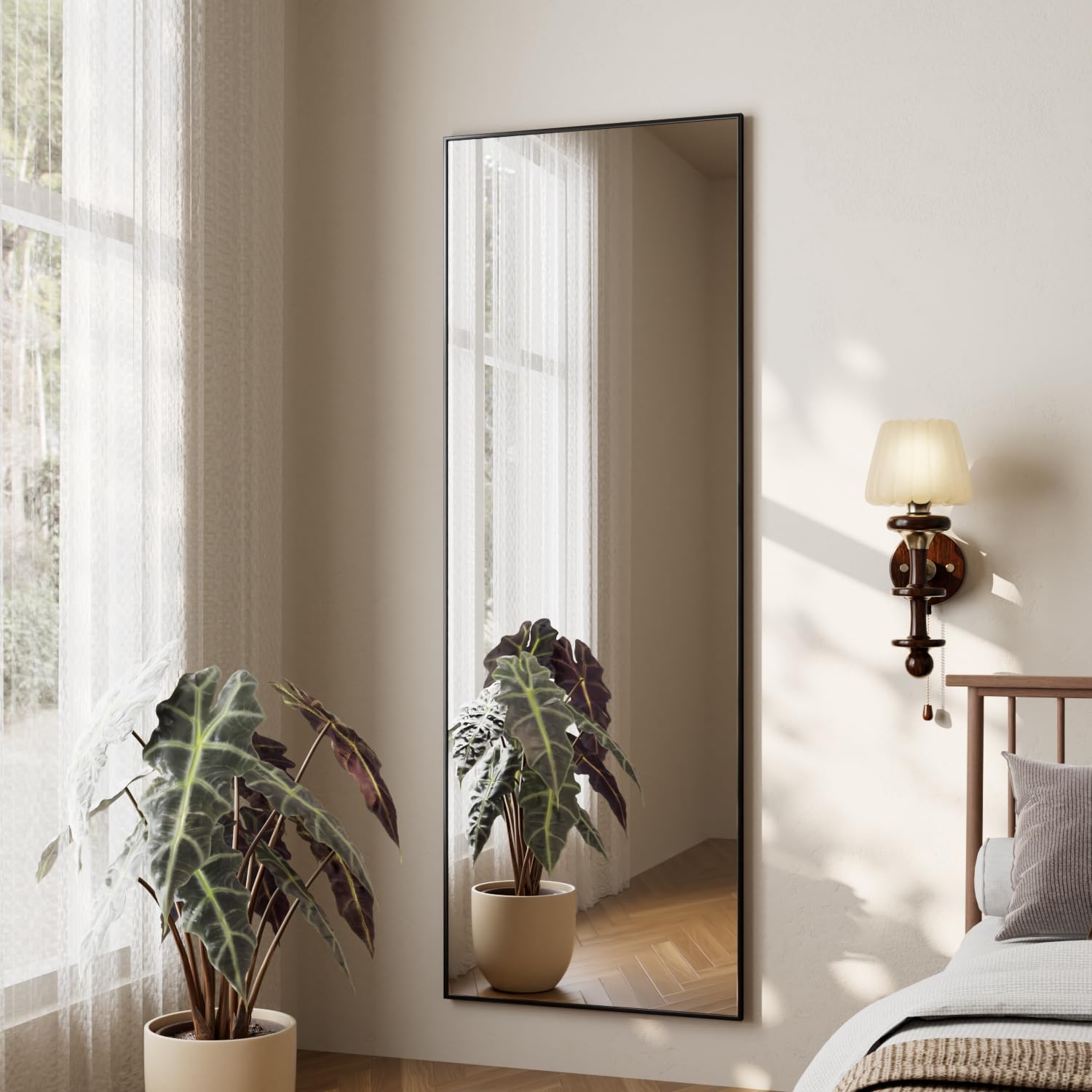 Koonmi Espejo de cuerpo entero, Espejo de pared de 41x127cm con 2 ganchos colgantes ajustables en altura, Espejo colgante con marco de aleación de aluminio para vestidor y dormitorio, Negro
