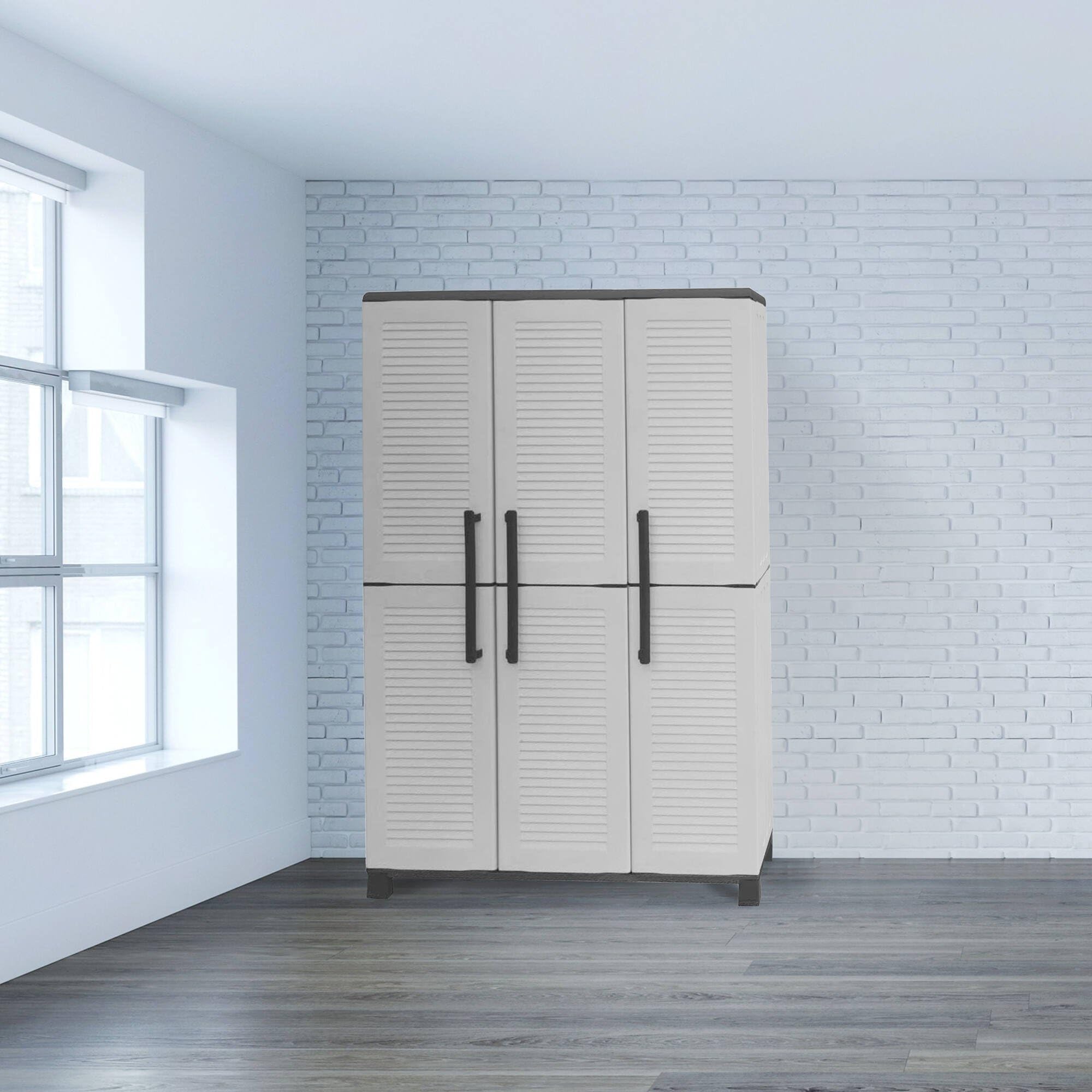Dmora - Armoire d'extérieur Nandrin, meuble porte-balais, 3 portes, 100% Made in Italy, 102x37h169 cm, gris clair et noir, finition rayée