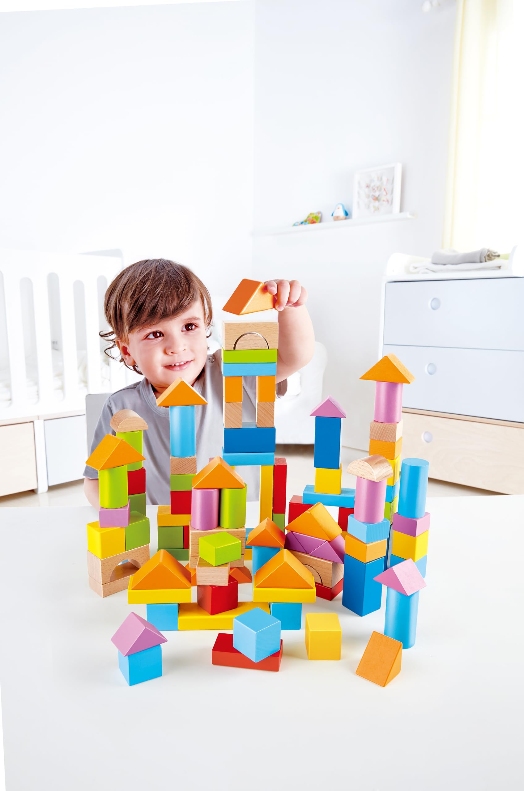 Hape Jouet en Bois Construction Enfant 12 Mois et Plus - Blocs de Construction Multicolore - Jouet Éveil Fille et Garçon - Baril Formes Géométriques à Bouts Ronds & Peinture Non Toxique - Dès 1 an