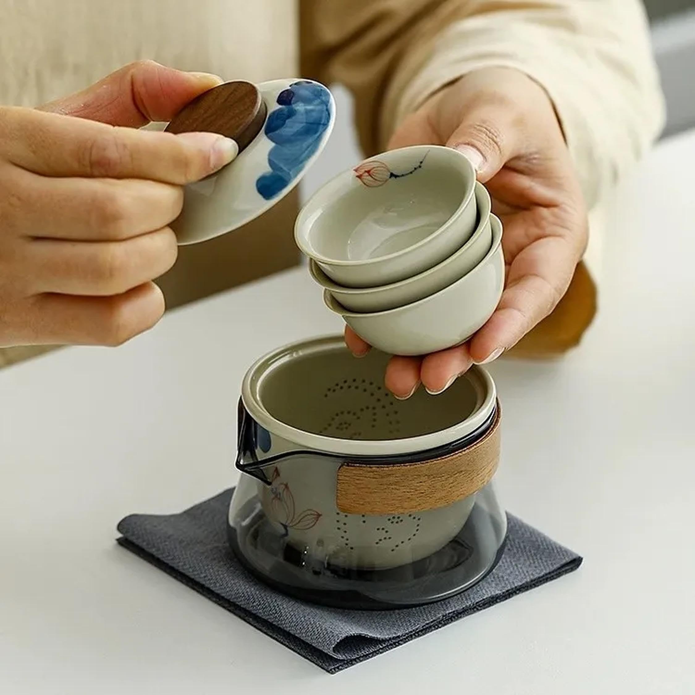 Przenośny zestaw do herbaty o tematyce kwiatowej, 1 ceramiczny czajniczek i 3 mini kubki, prezent na herbatę dla miłośników herbaty (Lotus)