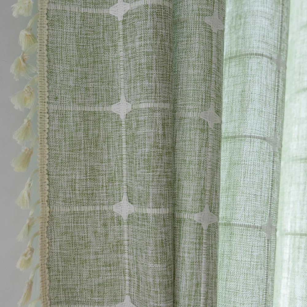 Rideau semi-occultant bohème vert avec pompons pour tringle de salon