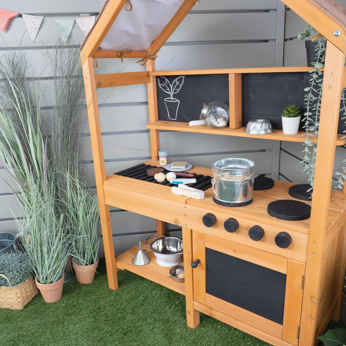 Meppi Matschküche aus Holz mit Grill, Herdplatten und Dach - Outdoorküche für Kinder