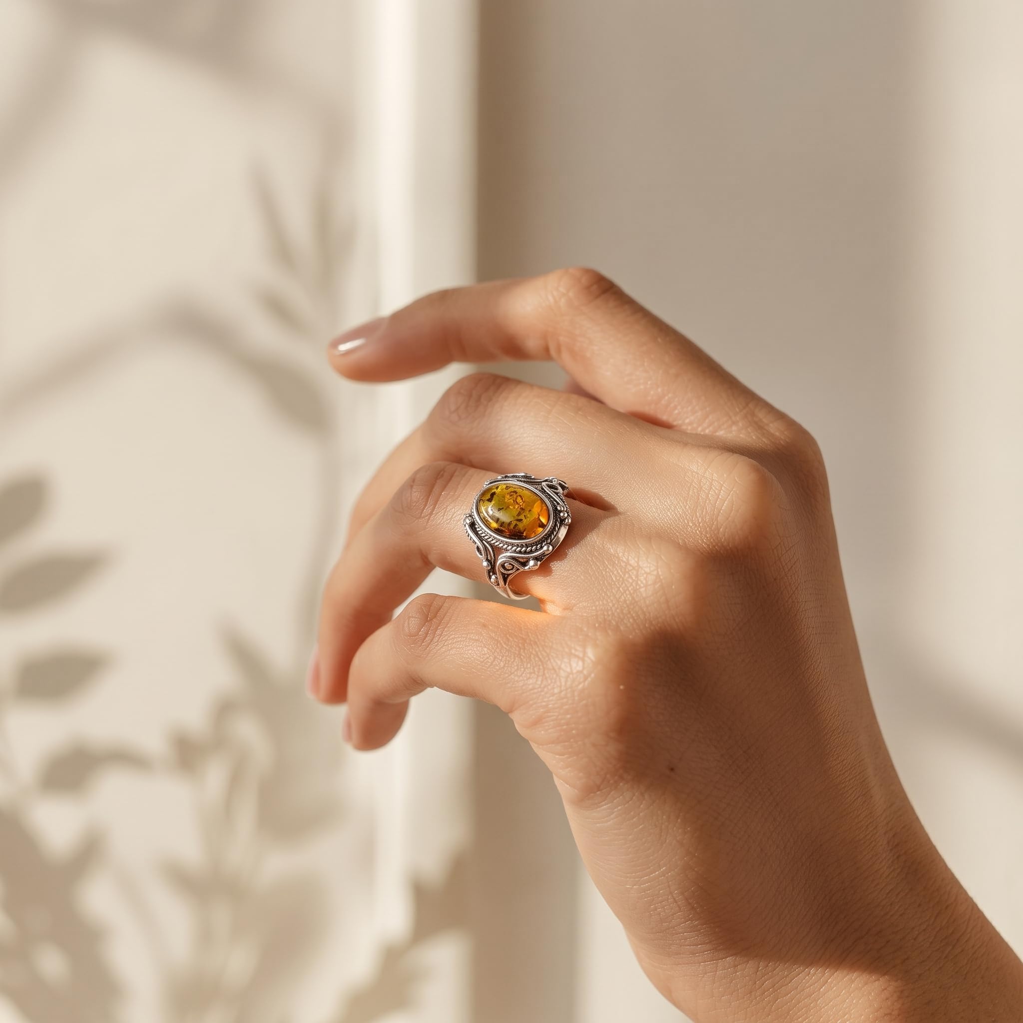 Anillo de plata esterlina y ámbar de miel báltica "Georgine" - talla 6