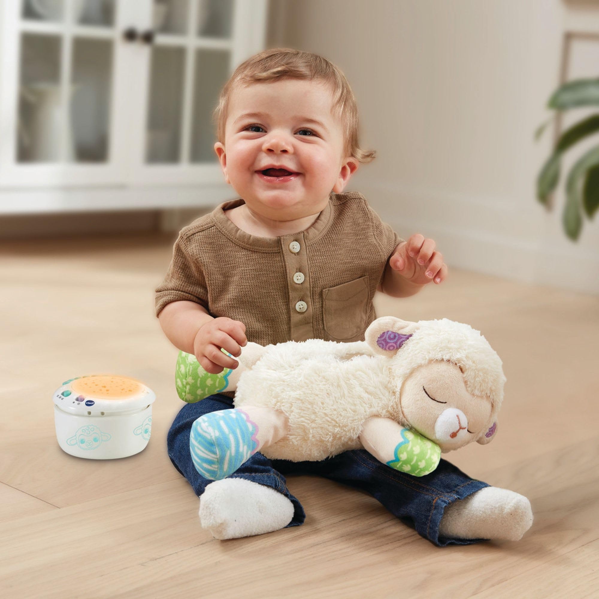 VTech - Manon, Lumi Mouton Nuit Étoilée 3 en 1, Peluche Apaisante, Veilleuse Bébé Musicale, Projection Lumineuse au Plafond, Musique Douce, Bruits Blancs, Cadeau de Naissance - Contenu en Français