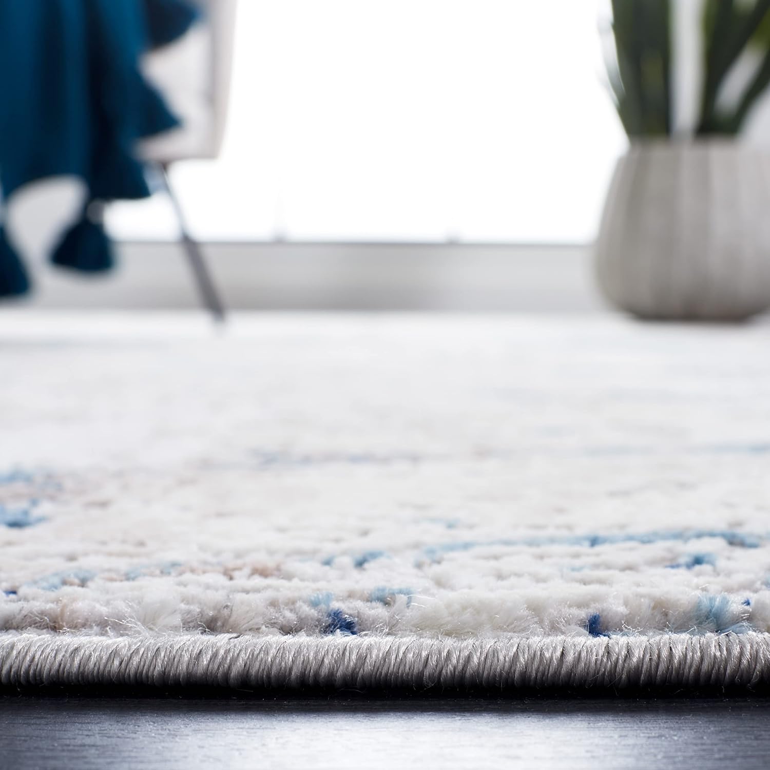 SAFAVIEH Vogue Collection Area Rug - 6'7" Square, Blue & Ivory, Modern Abstract Design, Non-Shedding & Easy Care, Ideal for High Traffic Areas in Living Room, Bedroom (VGE150M)