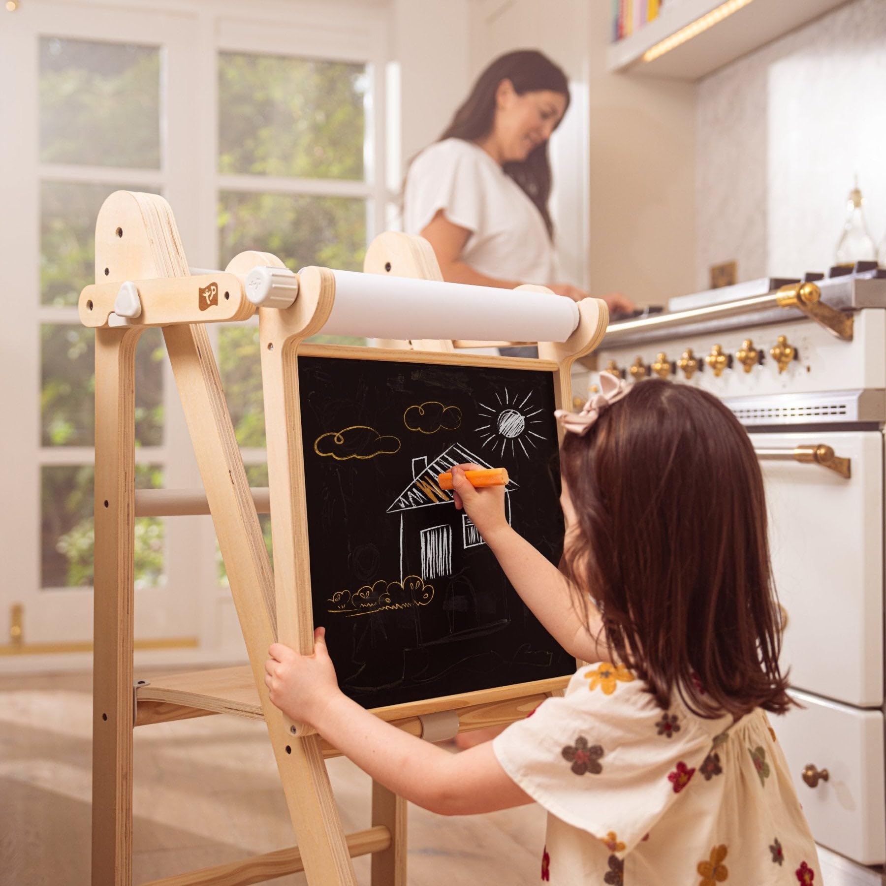 Active Tots Tableau Créatif en Bois FSC® – Chevalet avec Rouleau de Papier – Dès 12 Mois – Stimule l’Imagination – Pour Usage Domestique