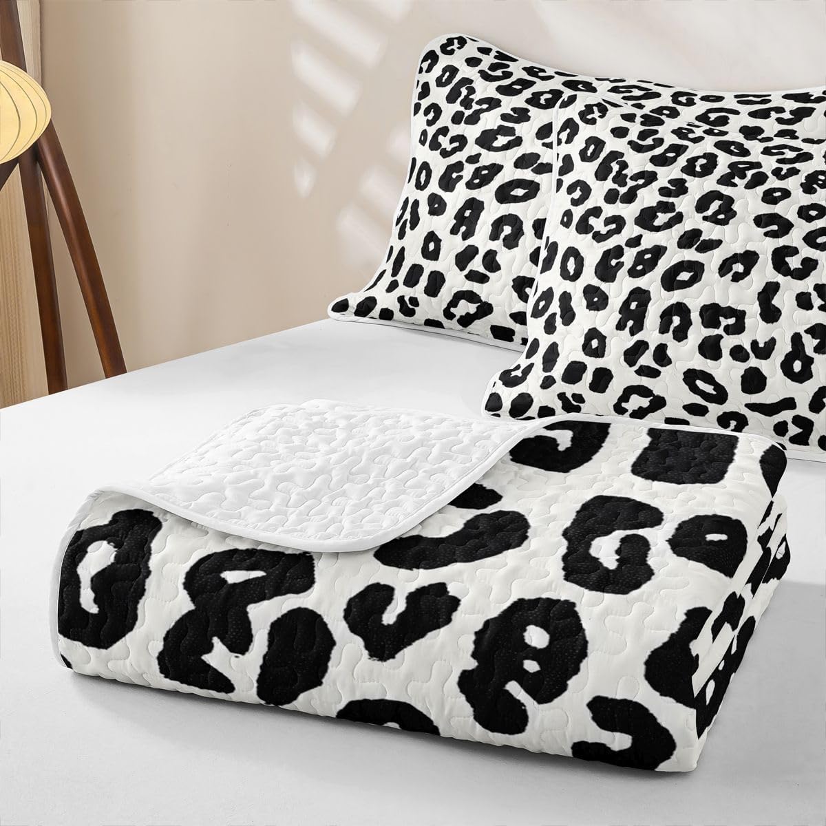 Manfei Modern Leopard Quilt Set Minimal Animal Quilted Coverlet Kids Boys Girls Intelligent Design Lightweight Soft Bedspread Coverlet with 2 Pillow Sham Queen Size Black White