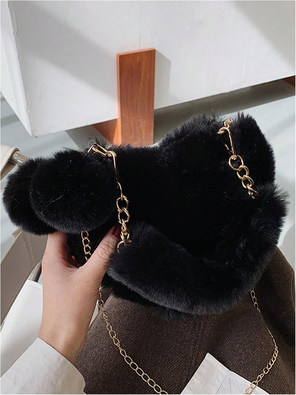 Verdusa Women's Fuzzy Furry Heart Purse Y2K Top Handle Crossbody Shoulder Bag - Image 3