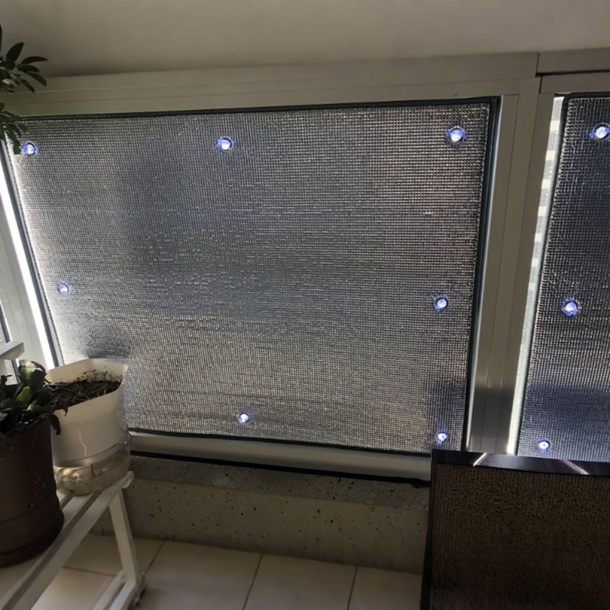 Odblaskowa folia blokująca ciepło, folia aluminiowa, izolacja termiczna z przyssawkami, ochrona przed promieniowaniem UV, ochrona przed wzrokiem, do pokoju słonecznego i ogrodu zimowego (100 x 200 cm)