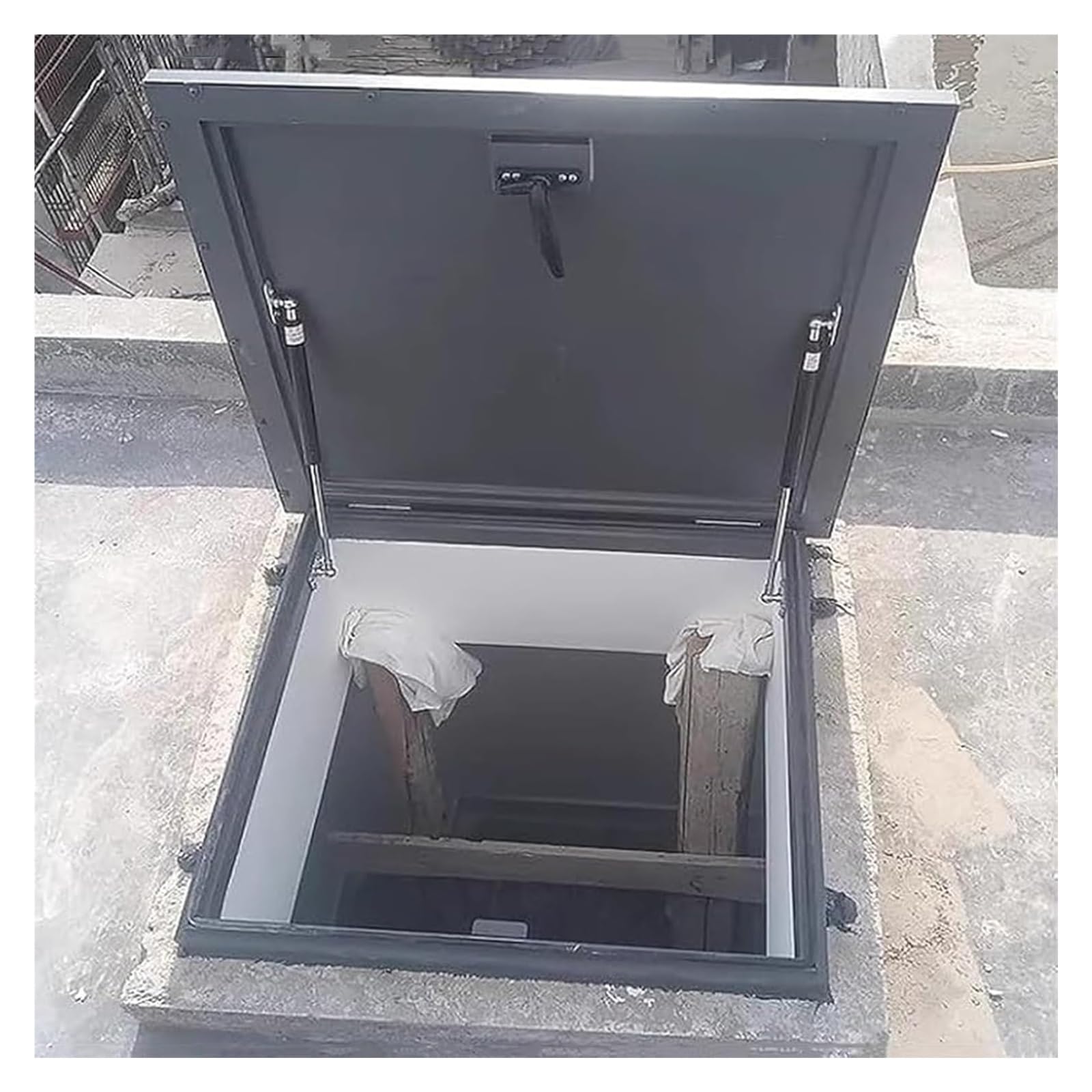 Housse pour fenêtre de toit de grenier pour maison individuelle