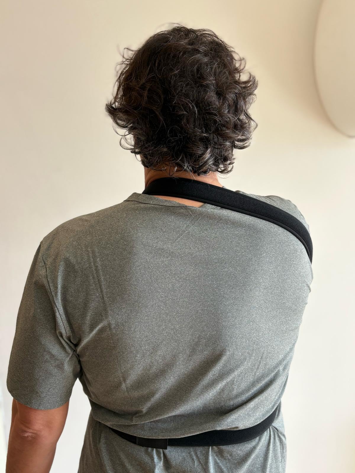 Écharpe pour Bras et Épaule avec Sangle AntiRotation - Sling Ajustable - Immobilisateur Bilatéral Taille Universelle – Couleur Noire (Medium)