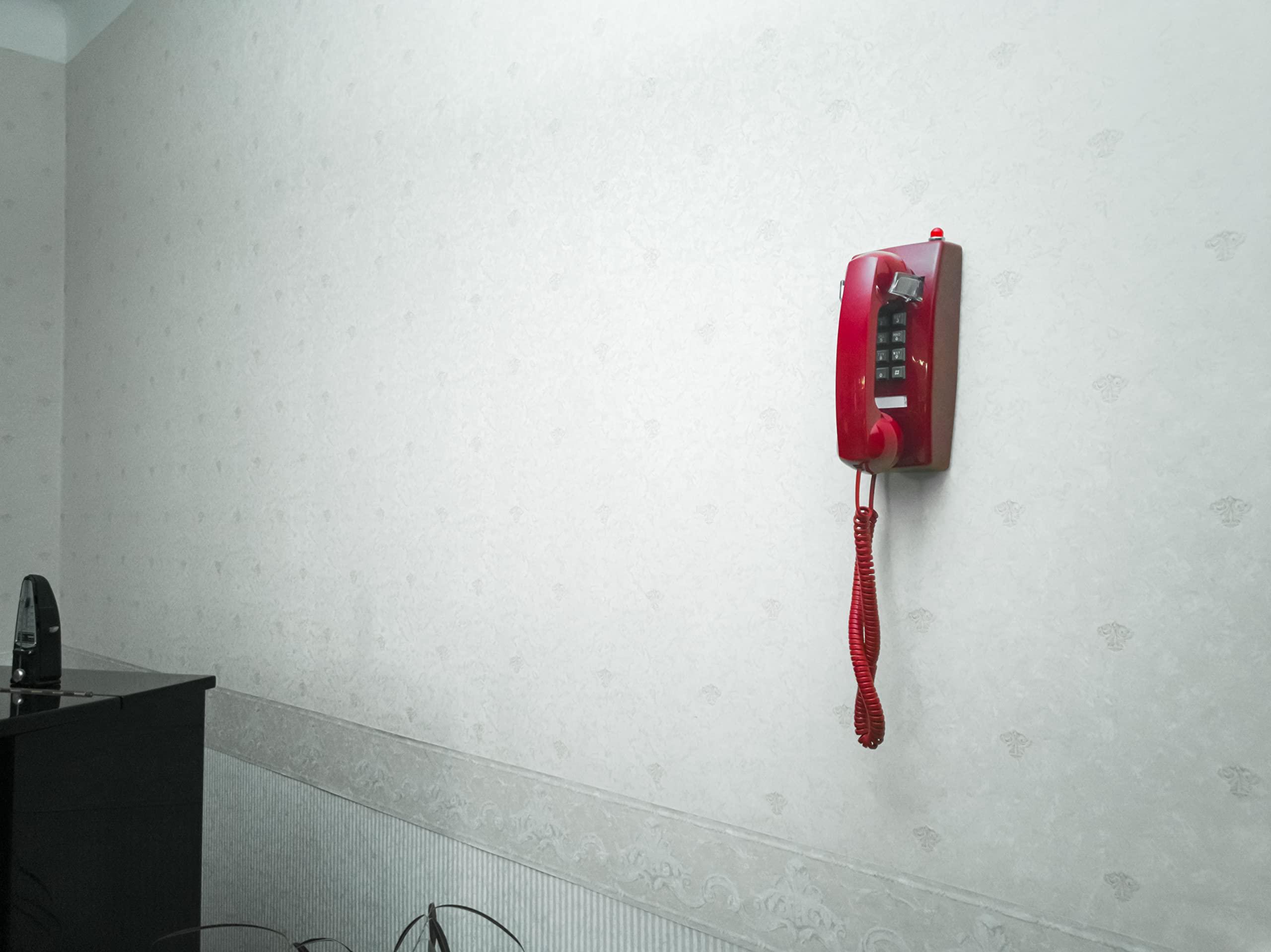 Opis Technology Opis WallFon Cable in rosso: telefono da parete nostalgia cablato per veri amanti del retrò