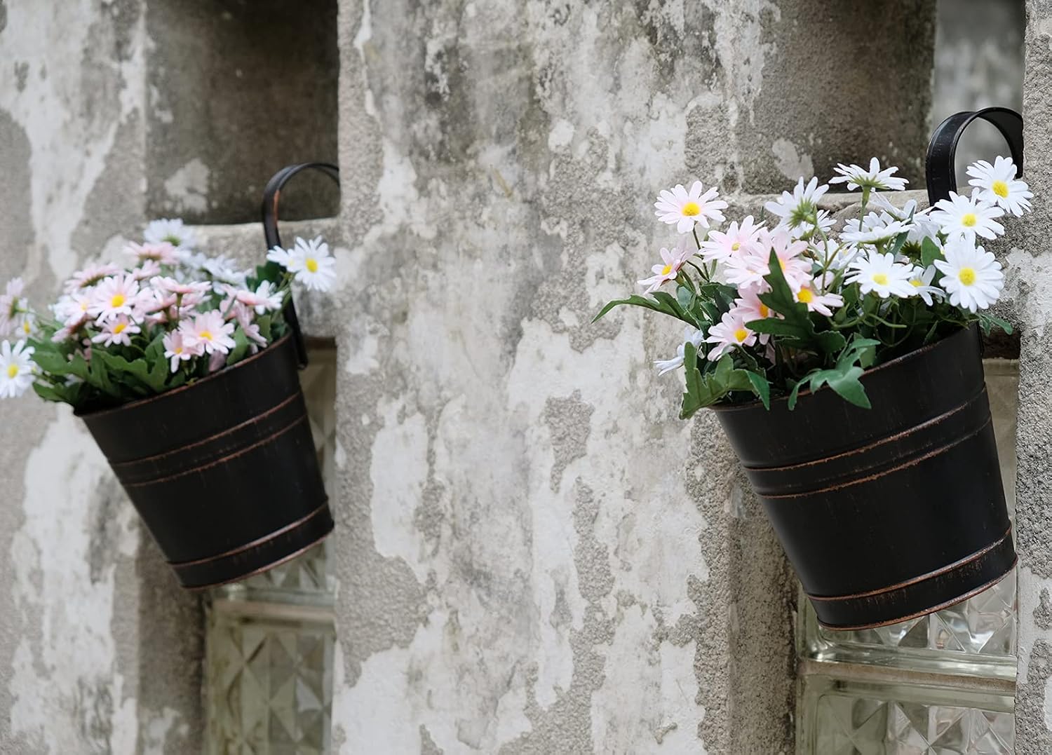 SOMTO 4 Pack Large Hanging Flower Pots, 6.1 Inch Farmhouse Metal Iron Bucket Planter for Railing Fence Balcony Garden Home Decoration Wall Planter with Detachable Hooks