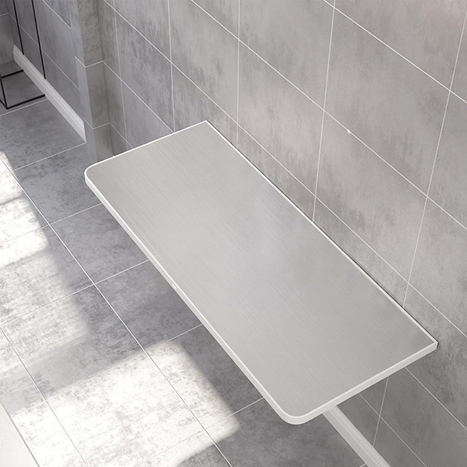 Bureau d'ordinateur rabattable et gain de place pour studio urbain