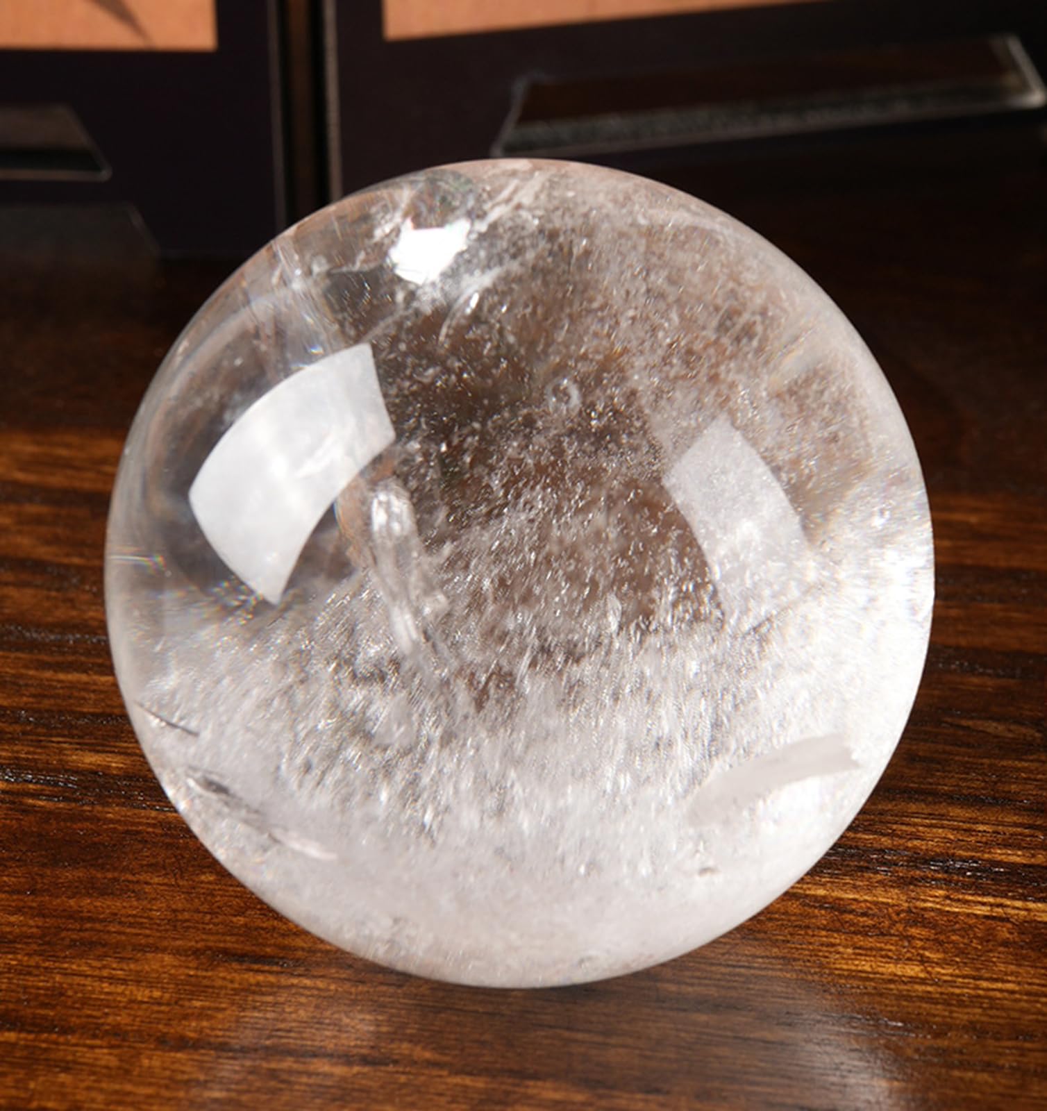 Quarzo Trasparente Naturale con Supporto in Legno, Sfera di Cristallo per divinazione e Meditazione, Scultura in Pietra di Cristallo Feng Shui per Decorazione di casa e Ufficio,4cm