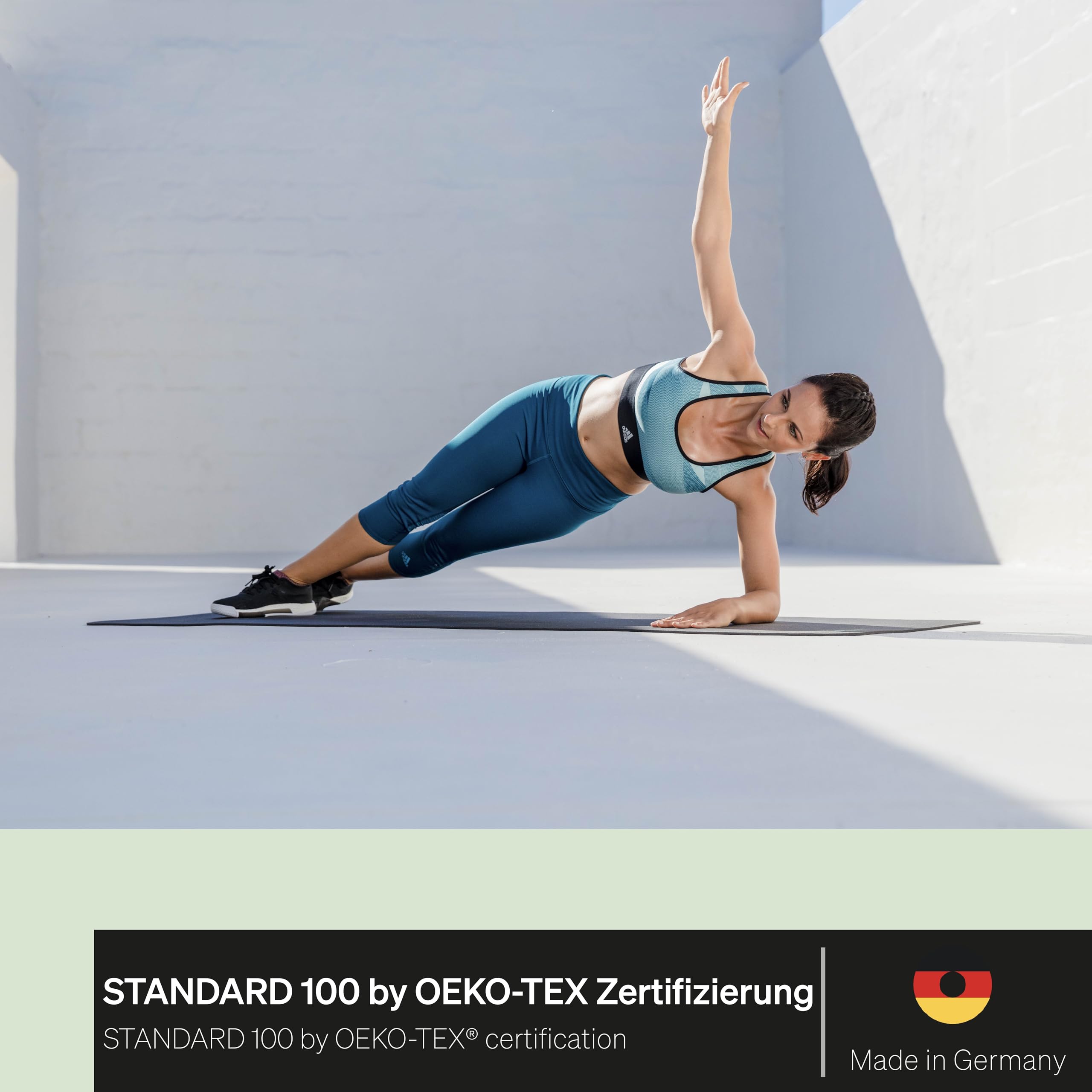 BLACKROLL® MAT (65 x 185 cm), rutschfeste Fitnessmatte für gelenkschonendes Training, Sportmatte mit strukturierter Oberfläche, gedämpfte Gymnastikmatte für Yoga & Pilates, Made in Germany, Schwarz