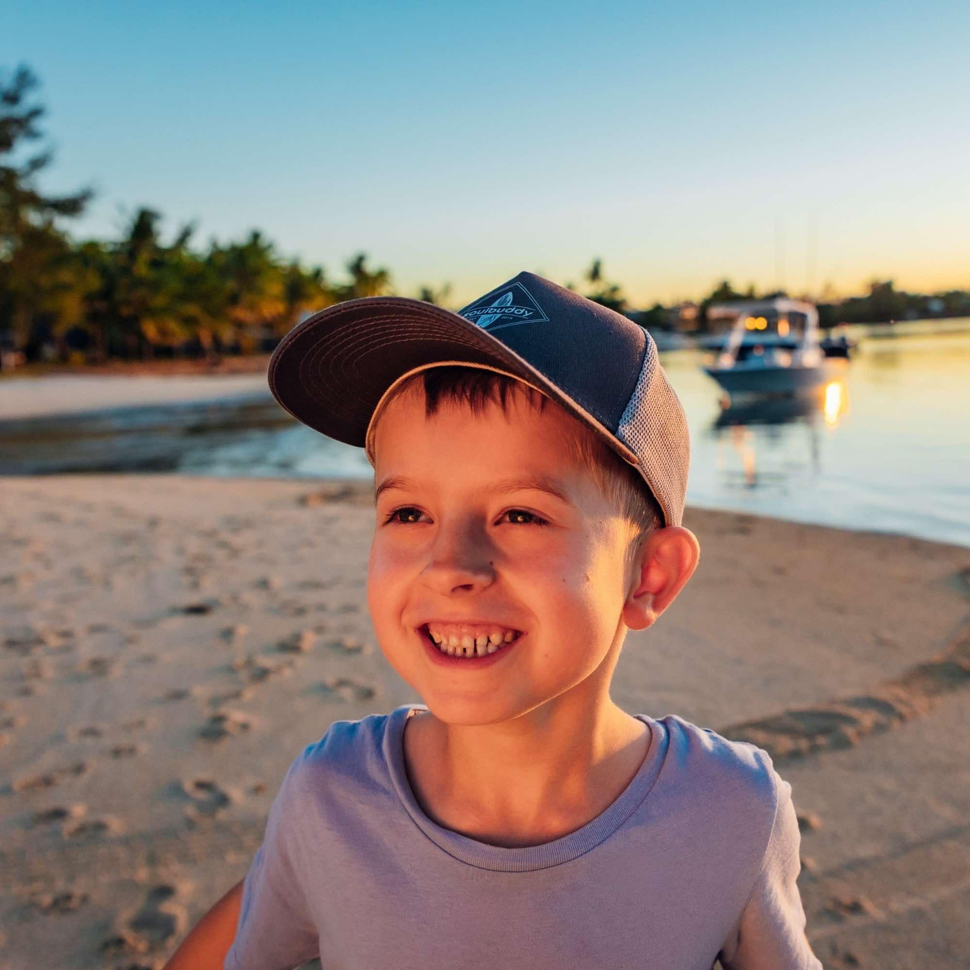 Soulbuddy Trucker Cap 2er-Set Vater & Sohn – Partnerlook - Mini-Me Baseball Cap Herren & Kinder – Bequem & atmungsaktiv – Geschenk zum Vatertag Cap Bundle – One Size + 1 Kinder Cap Größe S, M oder L