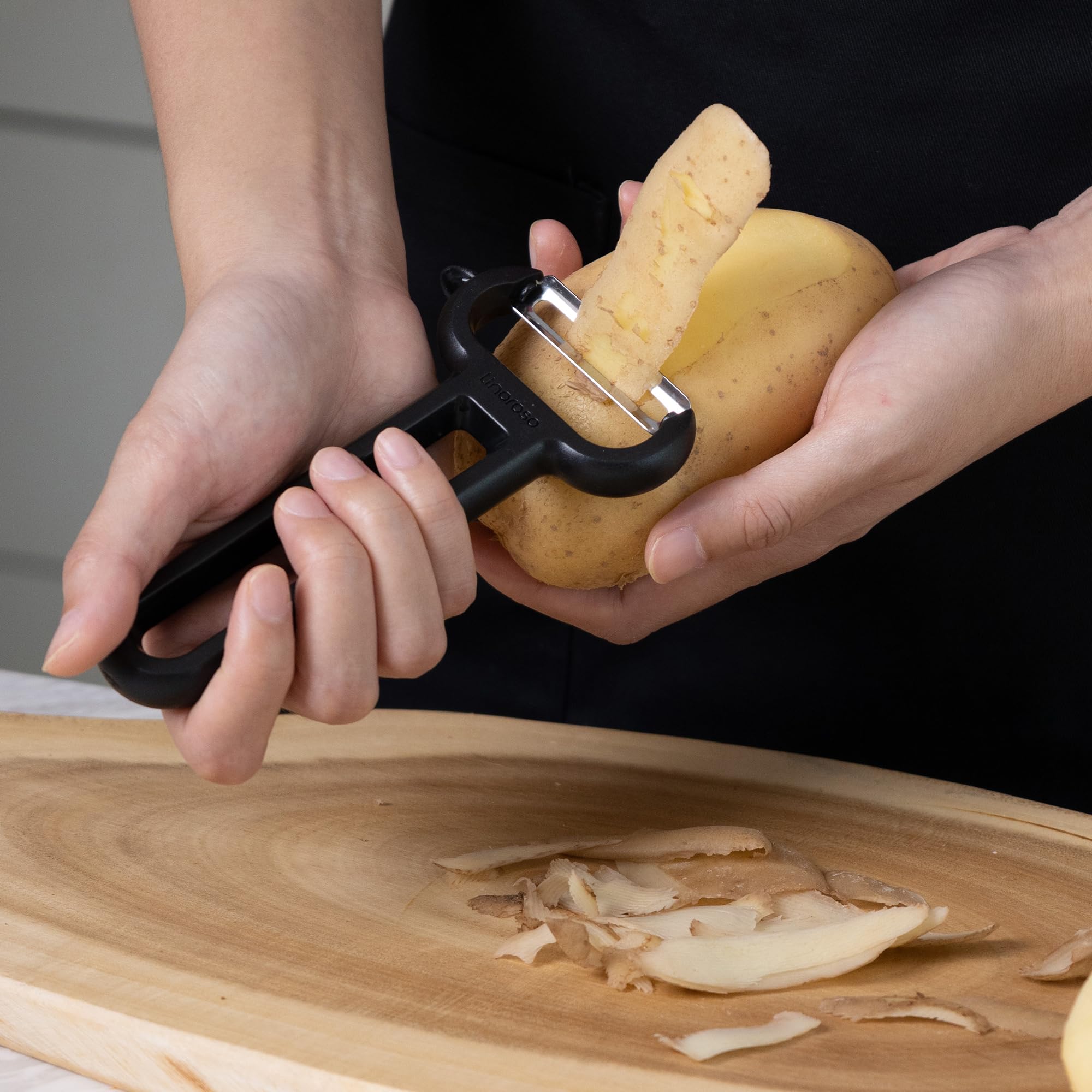 Linoroso Pelapatate Professionale Liscia di Tipo Y con Punta Appuntita, Per Pela Patate e Verdura Frutta, Affilato e Liscio, Impugnatura Comoda - Nero Classico