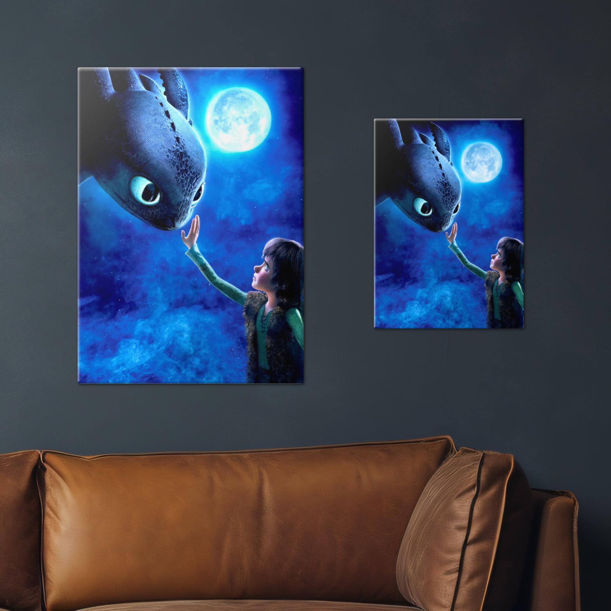 Displate Metall poster How To Train Your Dragon Meeting the Night Größe M | Bilder Wanddeko Wohnzimmer & Schlafzimmer Wandbilder, Geschenk. Wandkunst mit Magnet-Befestigung, ohne Bohren.