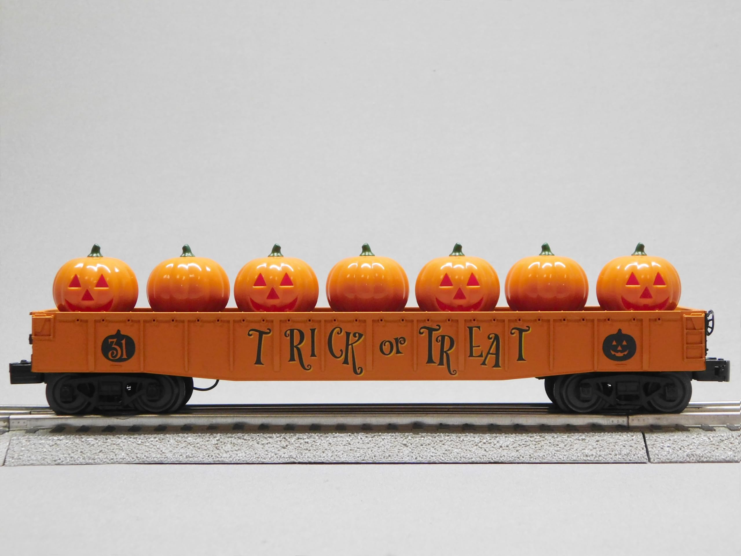 M.T.H. Electric Trains MTH RAILKING Halloween Gondola CAR with Flickering Jack O Lanterns 30-72244