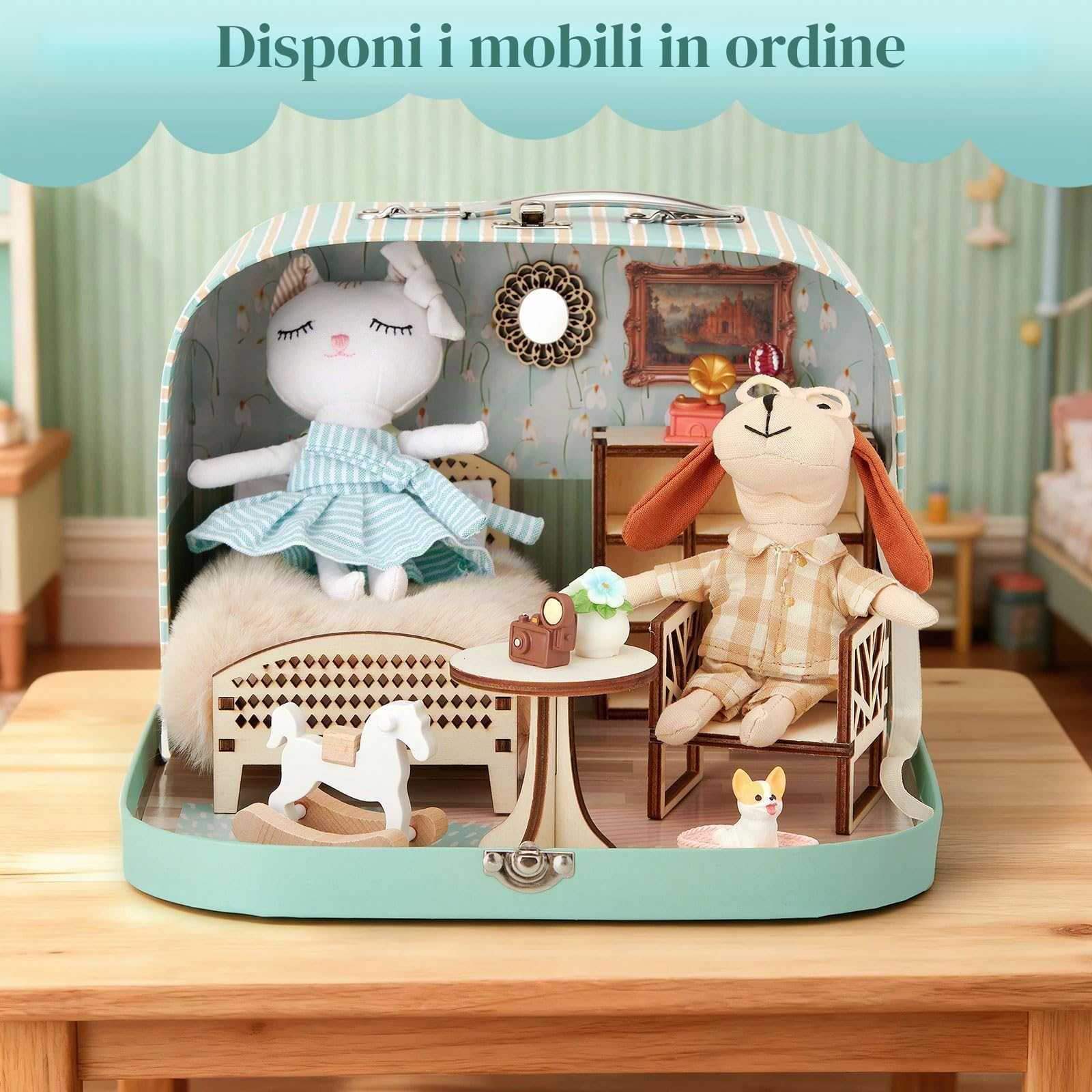 Casa delle Bambole Valigetta Portatile con Accessori, Mini Casa Fai-da-te con Gatto e Cane in Peluche, Mobili in Legno, Gioco di Ruolo, Regalo di Compleanno/Natale per Bambini e Bambine dai 3 Anni