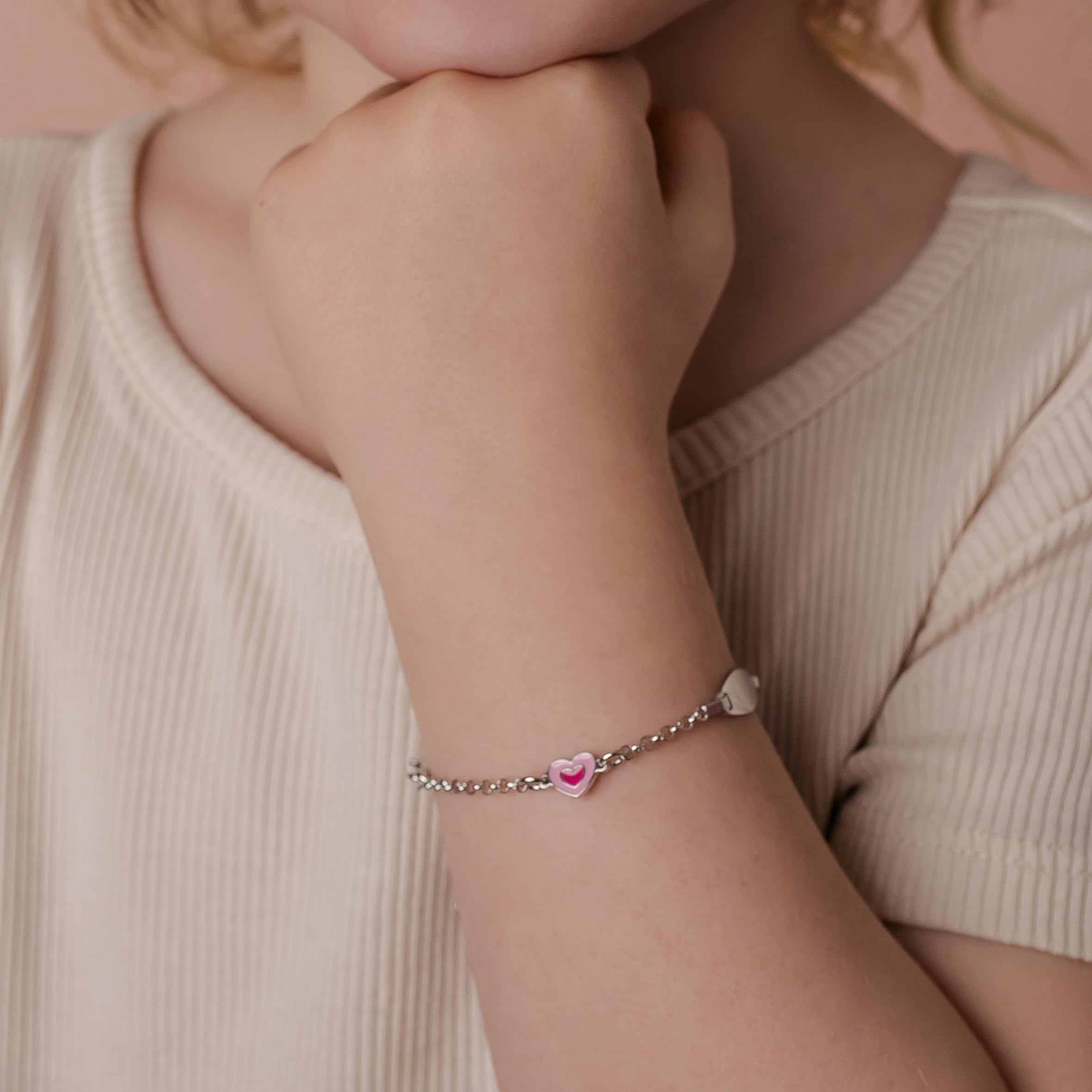 Sakrami Pulsera de Plata de Ley 925 + Placa Personalizable con Nombre + Corazón Esmaltado Rosa + Idea de Regalo para Niña + Pulsera Dulce para Nacimiento, Bautizo, Comunión, Cumpleaños