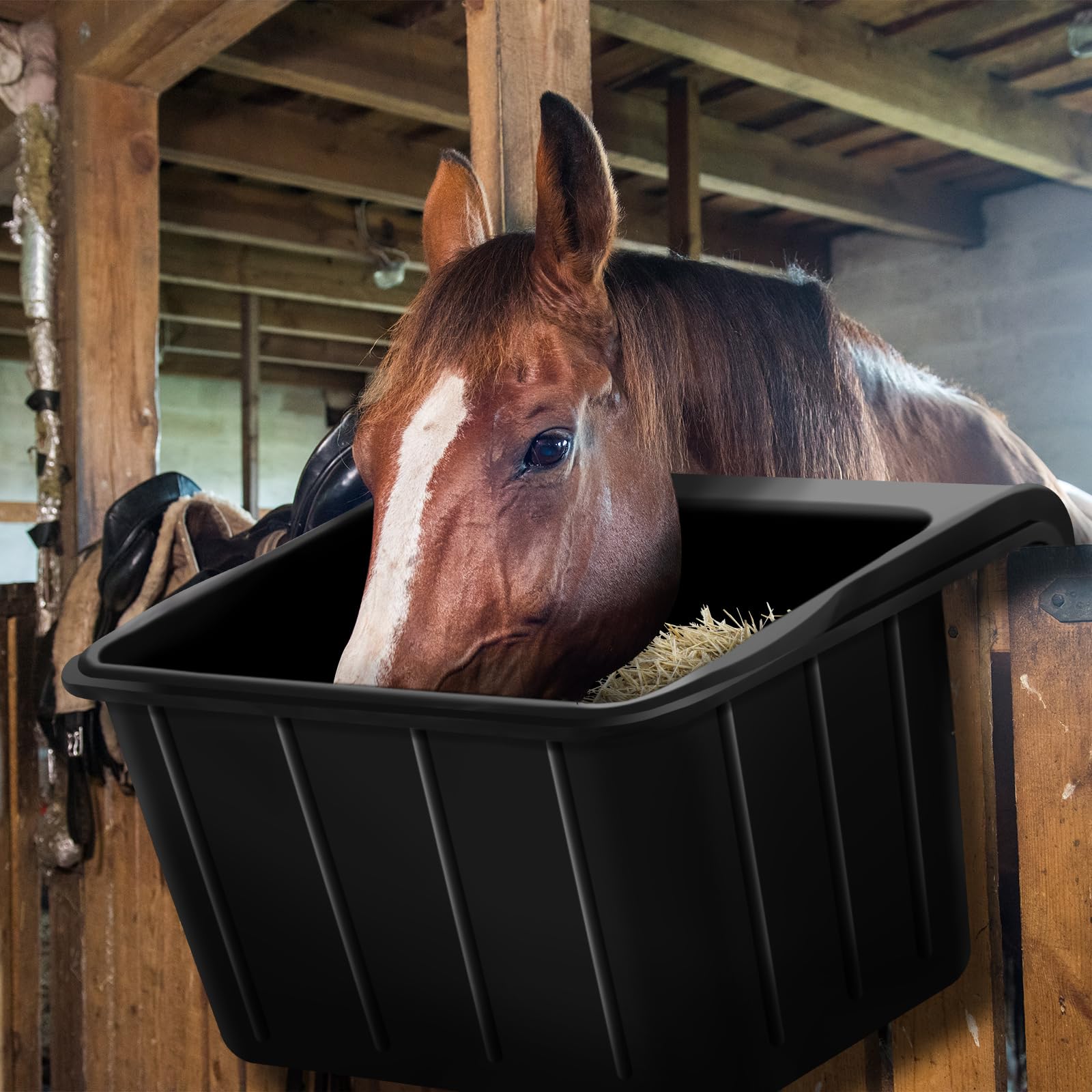 Maxdot 2 comederos de gancho de goma de 17 cuartos de galón sobre valla colgante, cubo de alimentación de goma resistente para puestos de granja, pastos, estable para alimentar caballos, ovejas