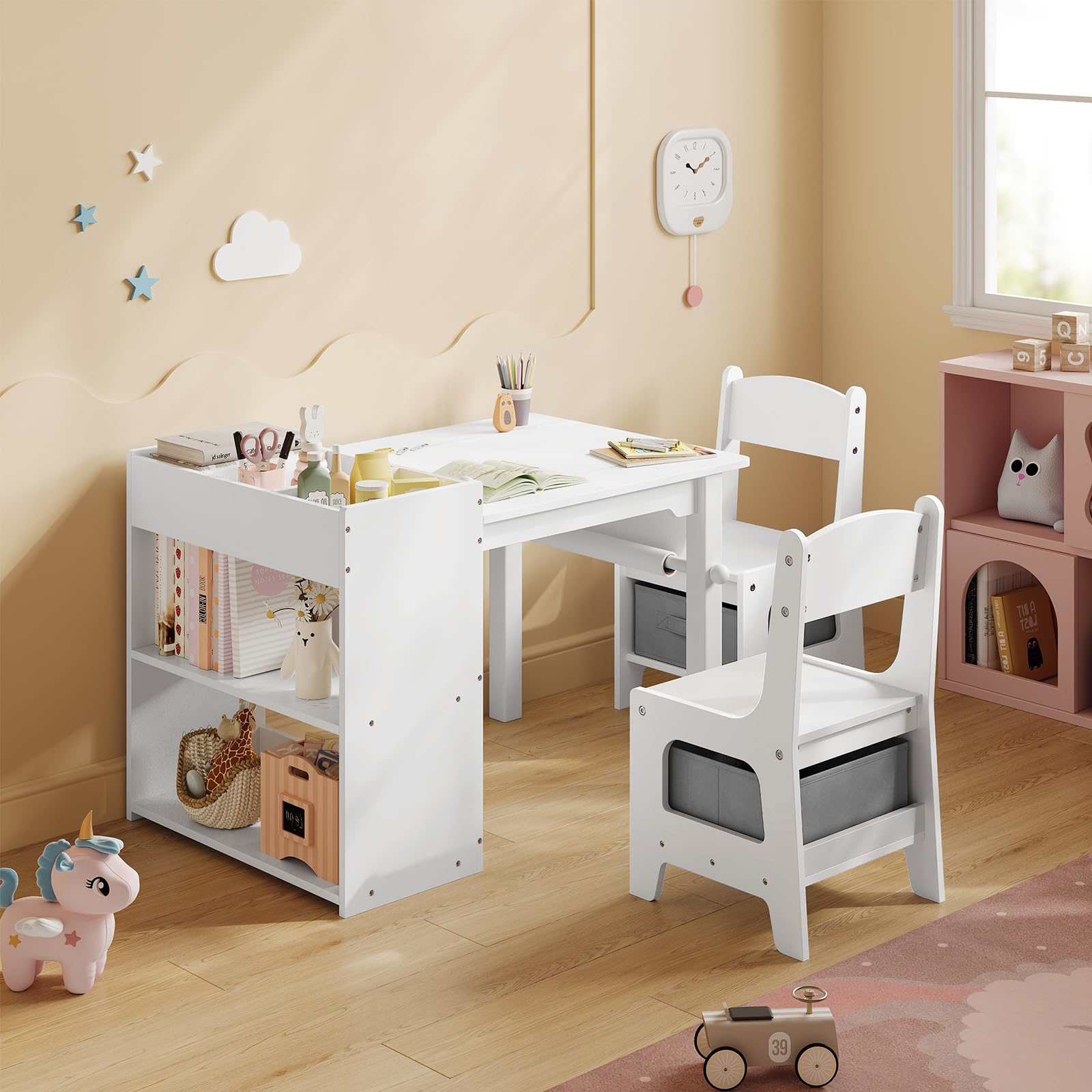WOLTU Mesa Infantil con 2 Sillas, Blanco | Estantería de 3 Niveles, 1 Portarrollos, 2 Cajas de Tela, MDF