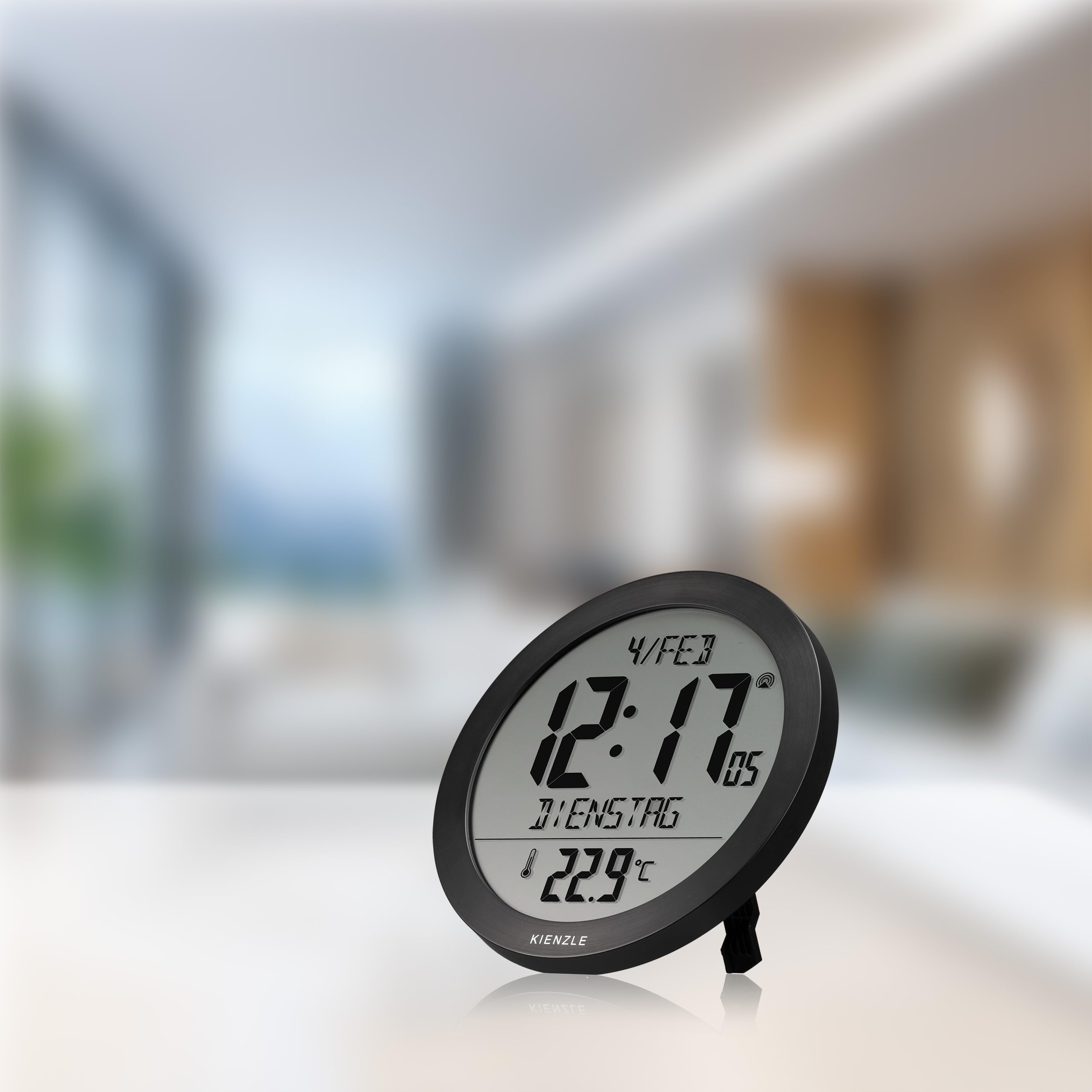 Kienzle Funkwanduhr Tischuhr mit Temperaturanzeige 18,7 cm Display DCF-Zeit Datum 2 Weckzeiten Schlummer schwarz