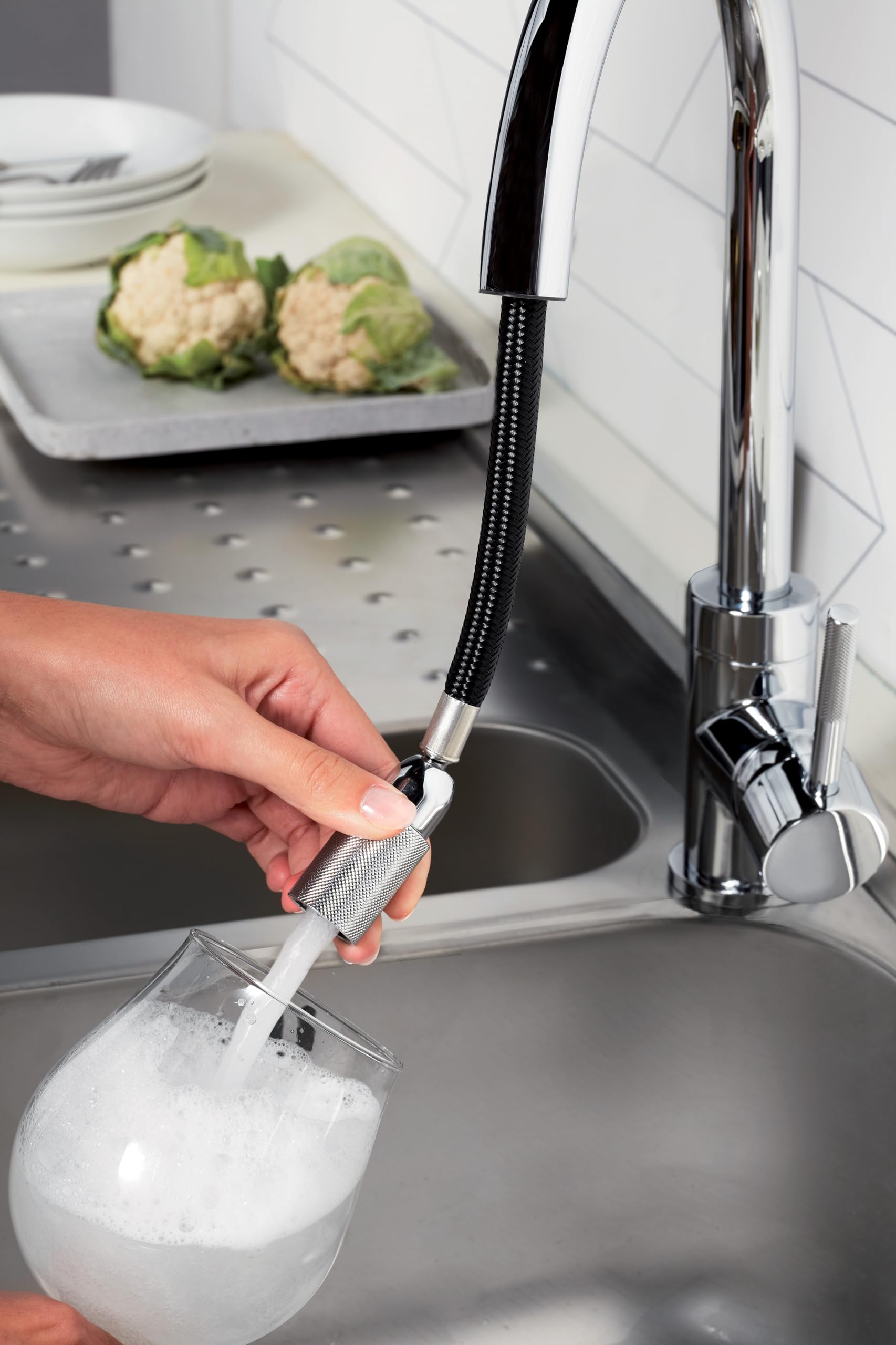 Grifo de cocina con ducha extraíble Caño giratorio 360 grados Ahorro de agua y energía Maneta moleteada para agarre perfecto JACOB DELAFON EDGAR E23309-CP