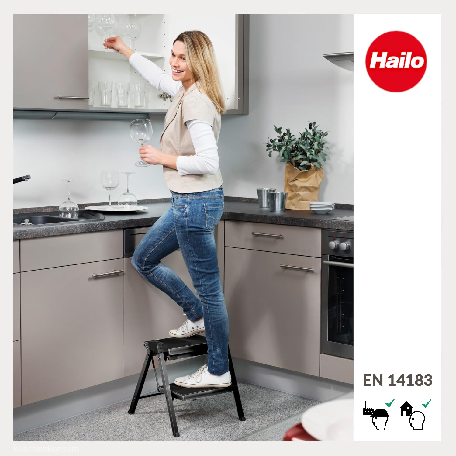 Hailo Stepfix 4410001 Stepfix 3.Generation - Escalera Plegable (2 peldaños, compacta y Segura, Antideslizante, Capacidad de Carga hasta 150 kg, Estable y fácil de Plegar)