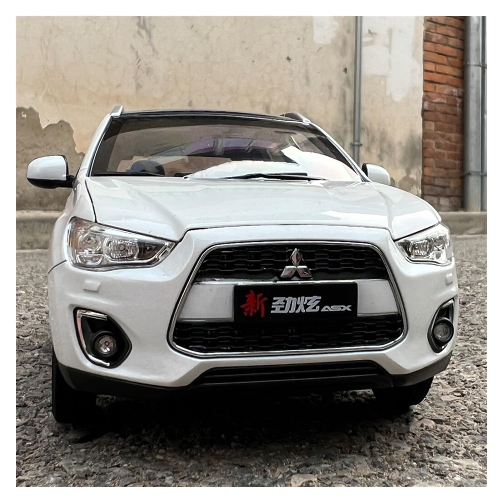 Ornamento Decorativo Simulato Di Un Modello Di Auto In Lega Statica Mitsubishi Outlander Pressofuso In Scala 1:18