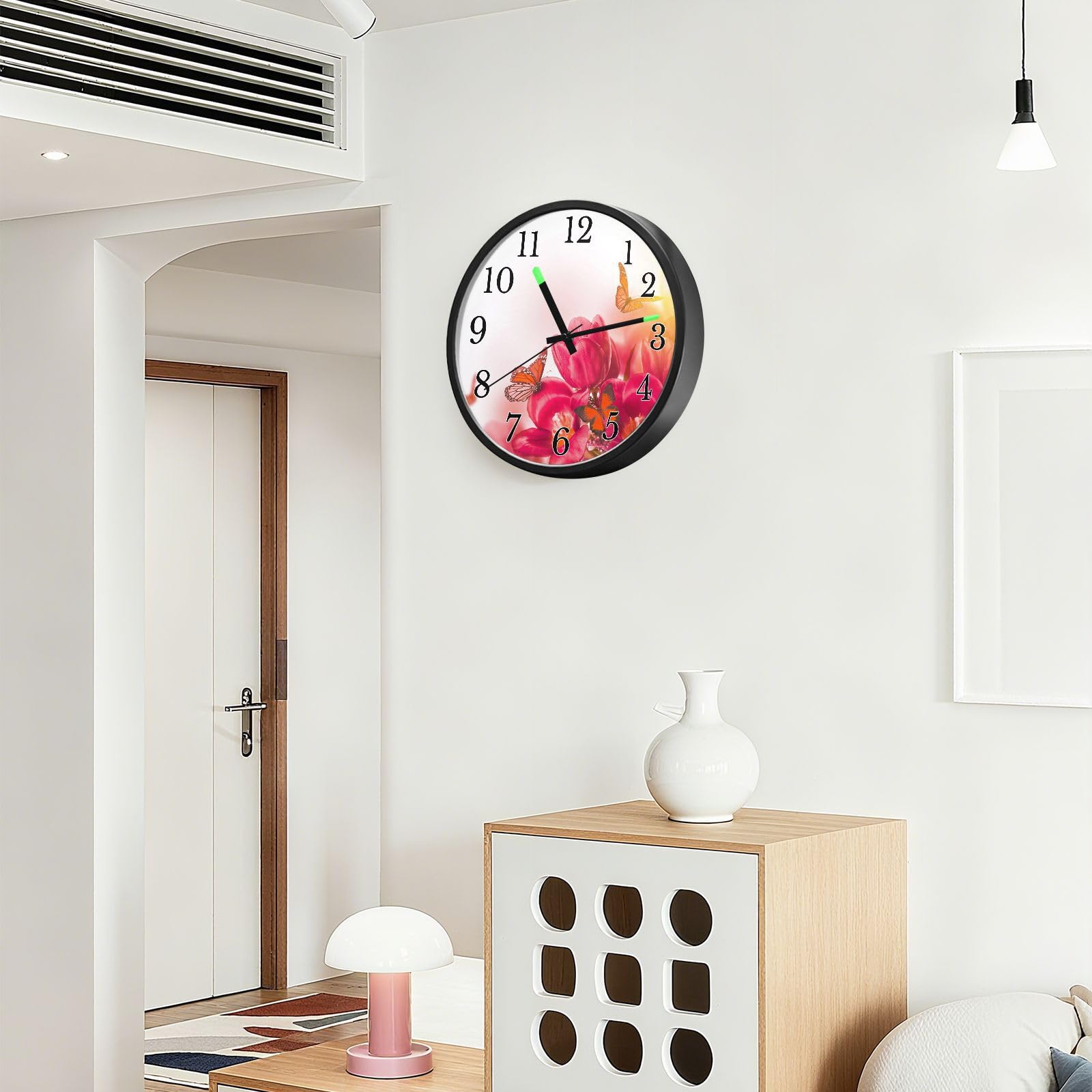 Mnsruu Reloj de pared luminoso con diseño de mariposa roja y rosas, reloj de pared que brilla en la oscuridad, funciona con pilas, reloj de luz nocturna silencioso sin tictac para dormitorio