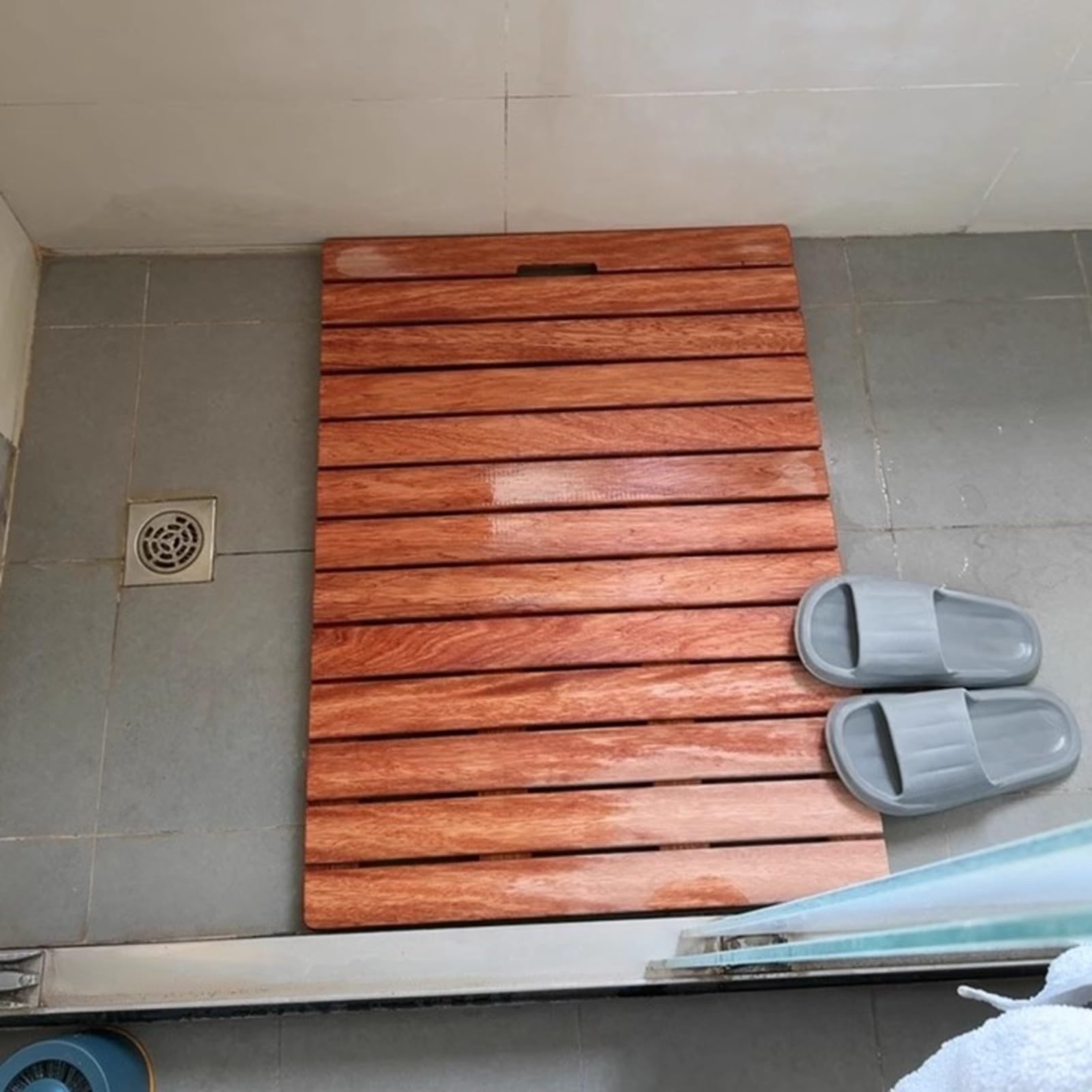 Rutschfeste Holz-Badematte für den Innenbereich, Wellnessbereich, natürliches Massivholz, Duschmatte mit Entenbrett, Bodenwanne (70 x 120 cm)
