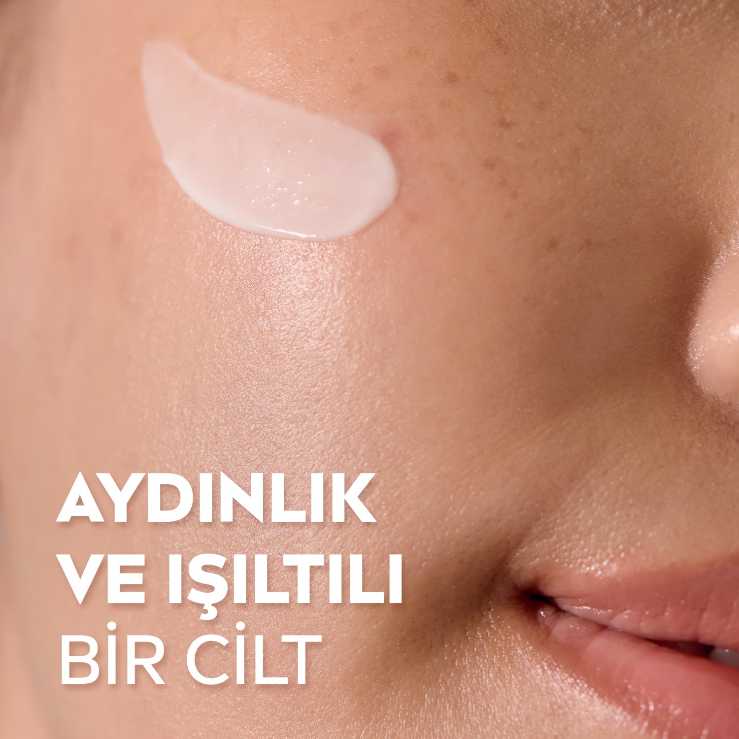 NIVEA SPF30 Kırmızı Renkli Dudak Bakım Kremi,4,8gr + NIVEA Luminous630 Leke Karşıtı Gündüz Bakım Kremi 40ml