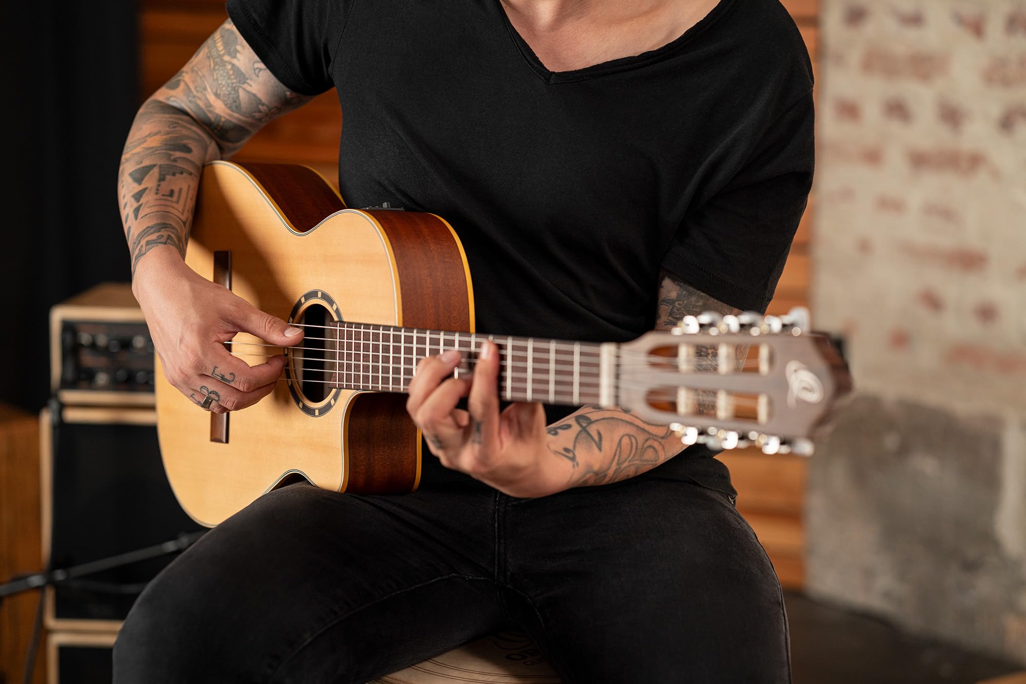 Ortega Guitars Family Series 3/4 E-Akustik Konzertgitarre - Fichte Natur | Nylonsaitengitarre, Slim Neck, Fichtendecke & Thinline Mahagoni-Korpus Satin-Finish, inkl. Pro-Gigbag, RCE125SN-3/4