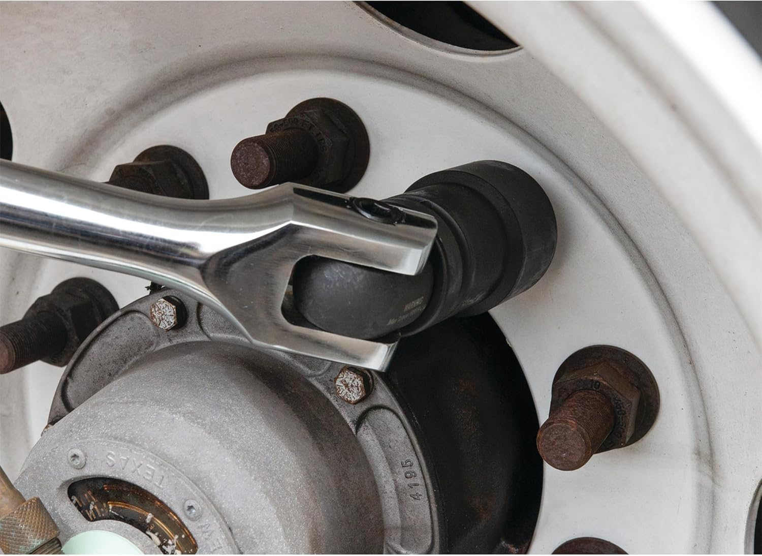 Performance Tool W83041 1-Inch Drive 41MM Metric Budd Wheel Socket Use on Isuzu, Hino, Mitsubishi Fuso & Import Trucks