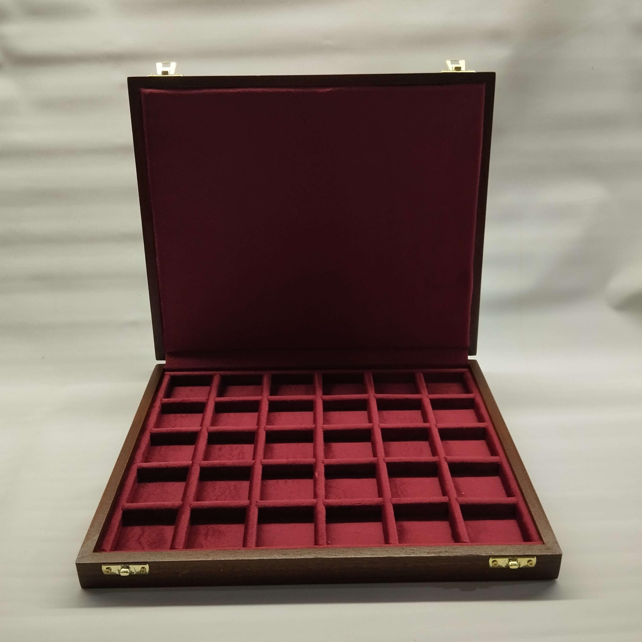 Coffret numismatique Artisanal 30 Compartiments, pièces et médailles jusqu'à 40 mm, Bois Massif et Velours, Fait Main en Italie, numéroté