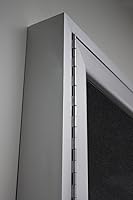 Vista 7 de Ghent Tablero de anuncios de vinilo cerrado de 3 puertas para exteriores, resistente a los golpes, con cerradura, marco de aluminio satinado