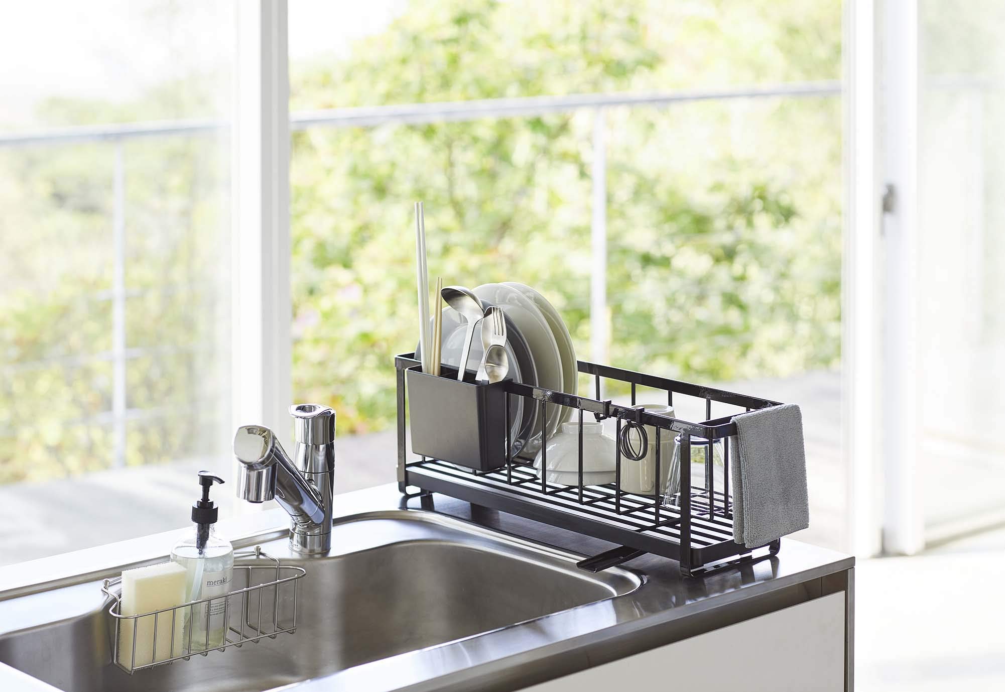 YAMAZAKI 5069 Tower Wire Dish Drainer Slim, Black, Steel/ABS Resin/Polypropylene/Silicone, 57.5 x 16 x 18.5 cm