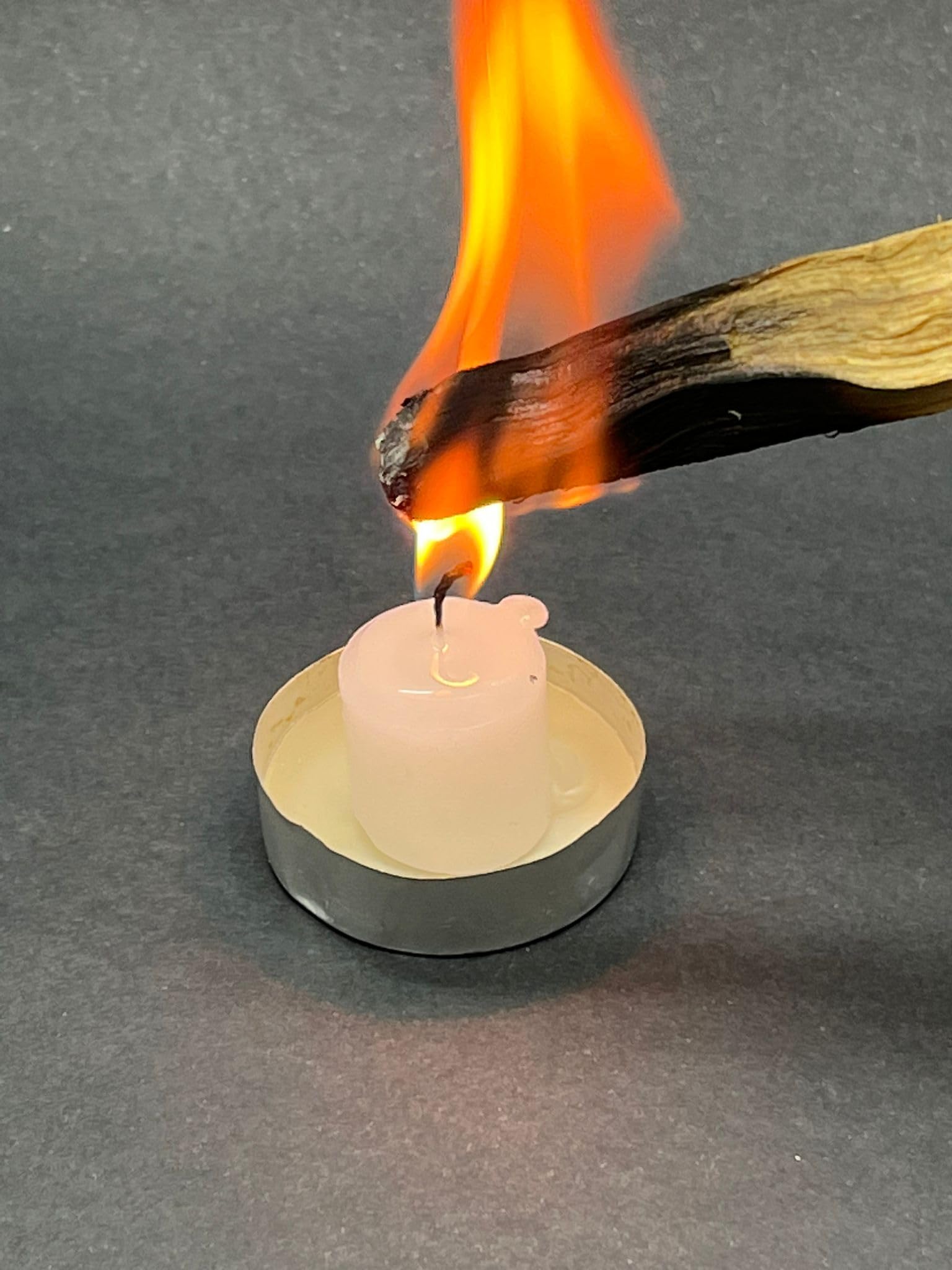 arana's - Palo Santo Natürlicher Räucherstäbchen, 100 % natürliches Holz aus Peru, entfernt negative Energien, um Positive anzuziehen, Palo Santo zum Brennen, Glücksbringer (1 Kilo)