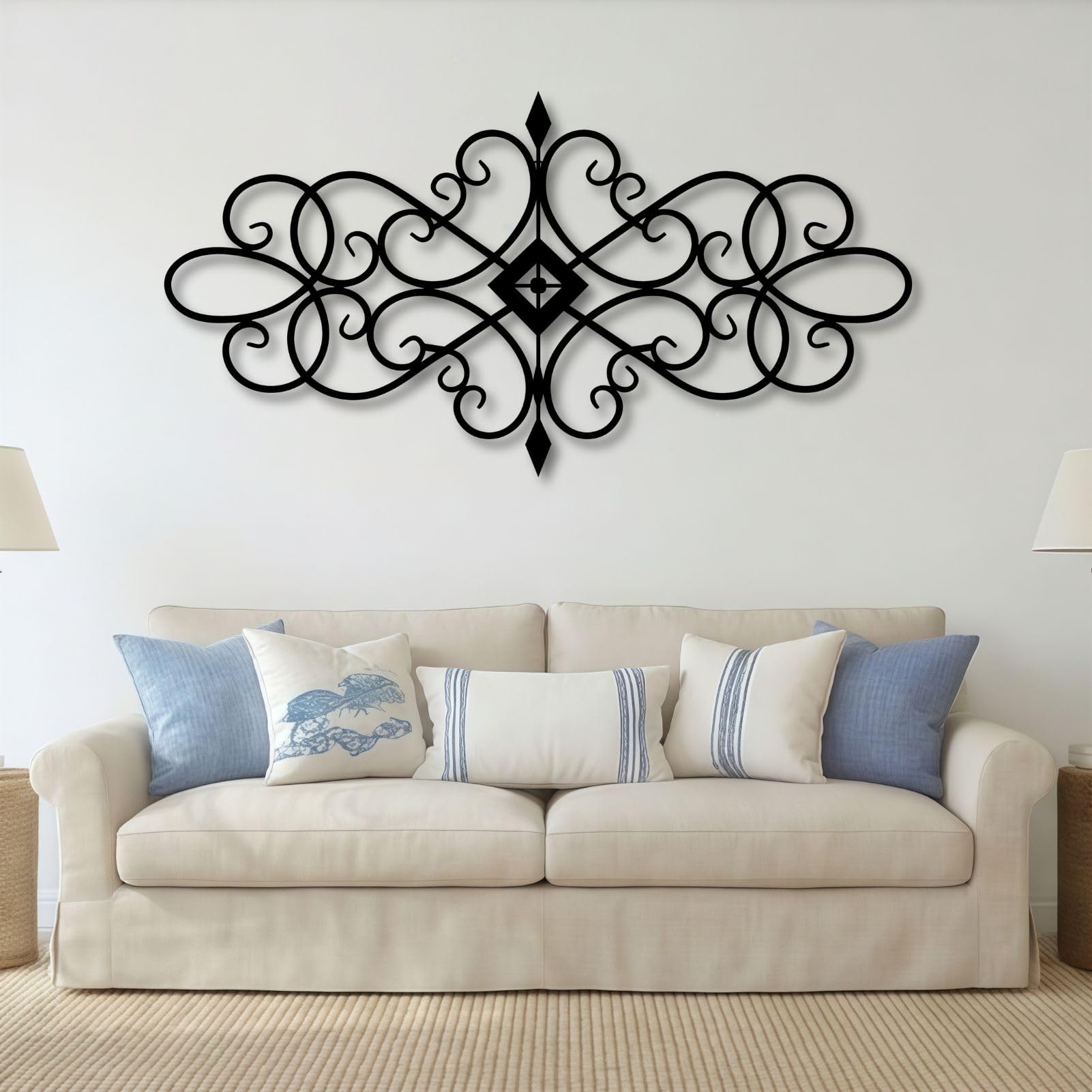 Décoration murale abstraite en métal pour habiller un grand mur vide avec élégance et relief