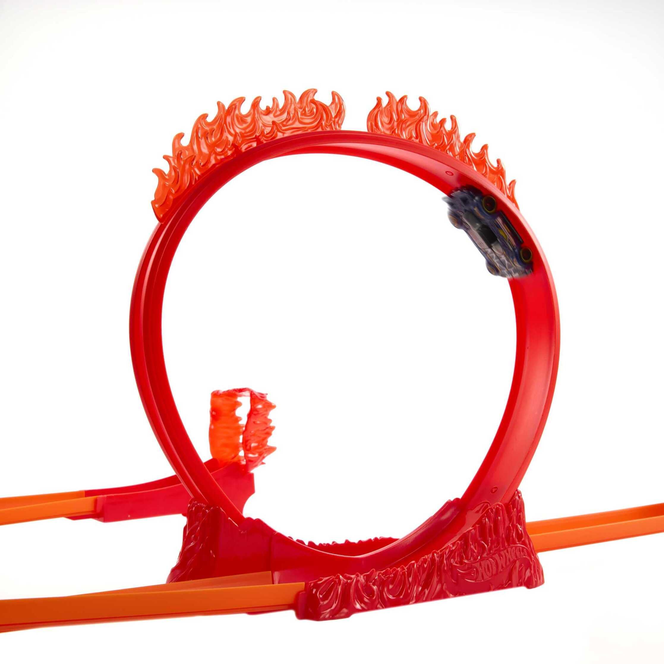 Hot Wheels Track Builder Acrobacias de Fuego Pista para Coches de Juguete, Incluye 1 vehículo, +6 años (Mattel HMC04)