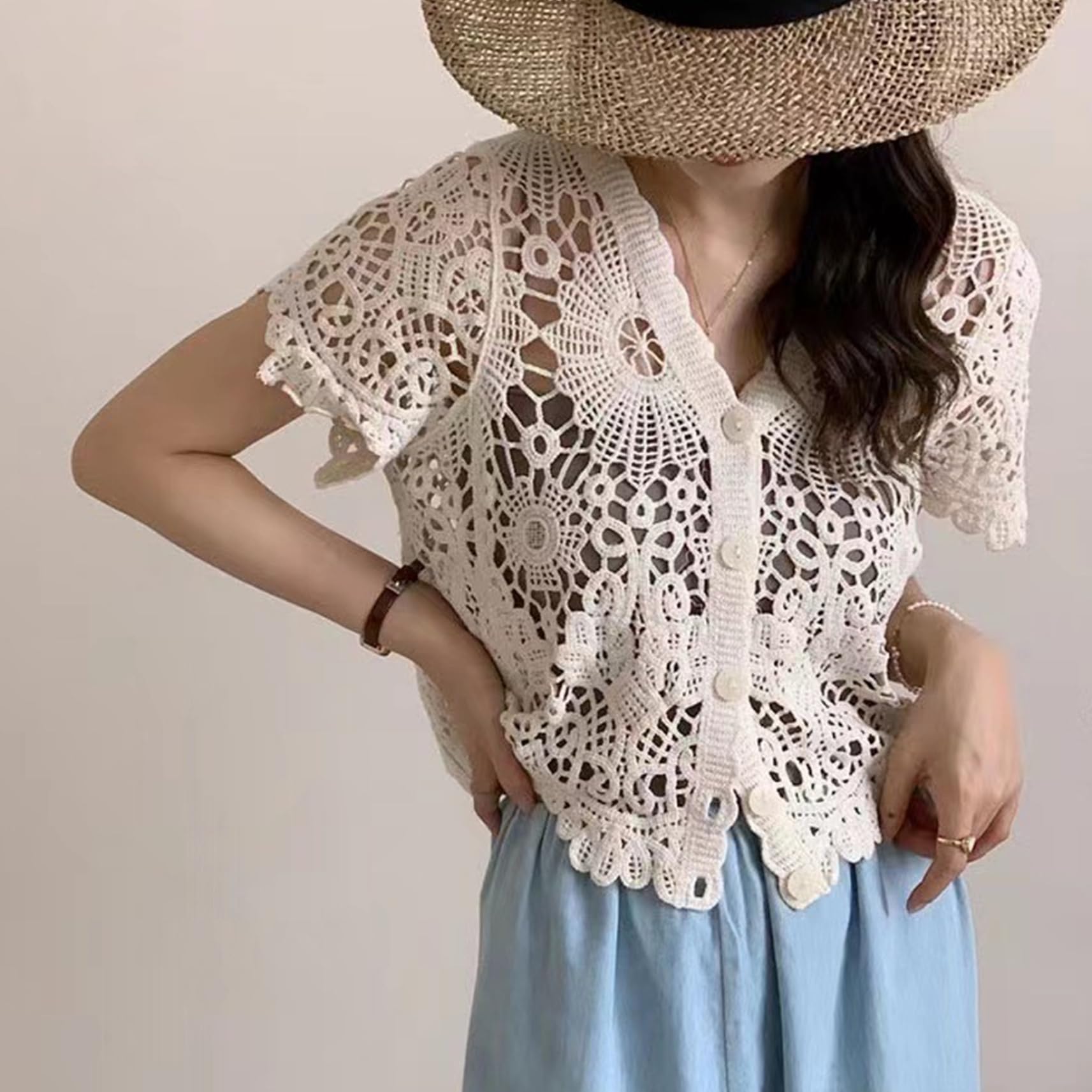 Cárdigan de Encaje para Mujer, cárdigan de Encaje Blanco Ahuecado de Manga Corta con Cuello en V, Encogimiento de Hombros de Ganchillo con Botones para Verano, Talla única, decoración