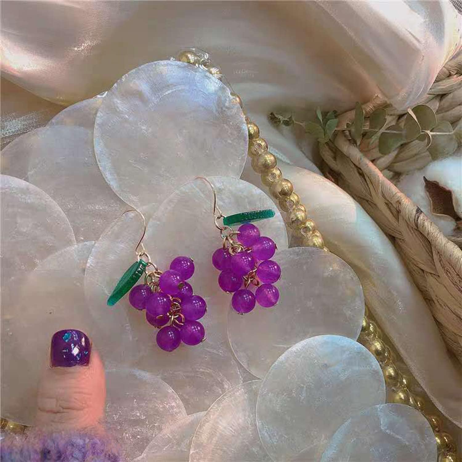 QUPENGXU 3D Green Grapes Lifelike Fruit Drop Earrings Fashion Sparkly Crystal Grape Drop Dangle Earrings For Women - Image 4