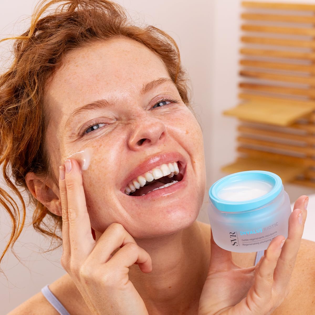 SVR - [HYALU] Biótico - Gel rellenador de volumen – 48h Hidratación y Radiancia – Piel deshidratada, sensible, arrugada – Probióticos, ácido hialurónico, vitamina C – 50 ml