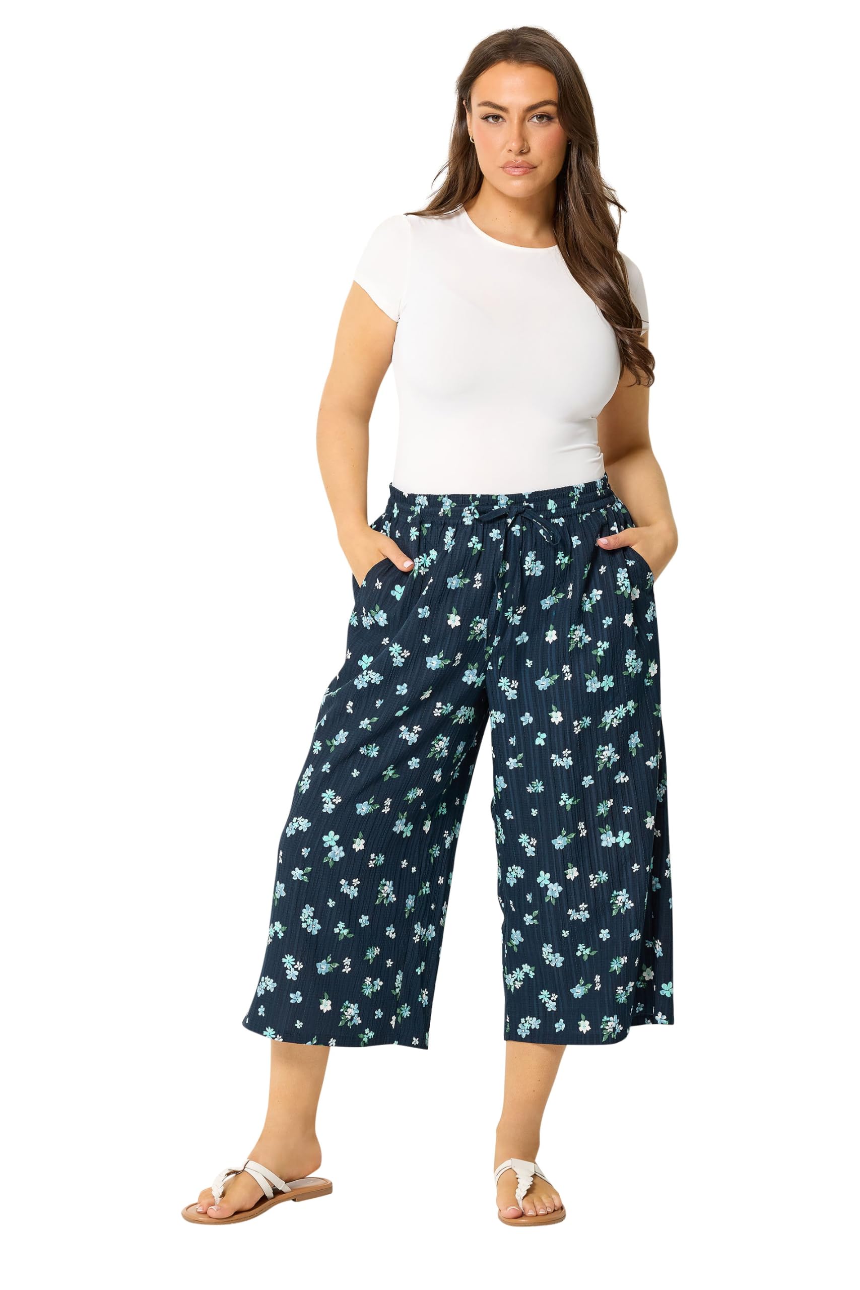 Yours Women's Mid Navy Floral Cropped Trousers In | : 22/24